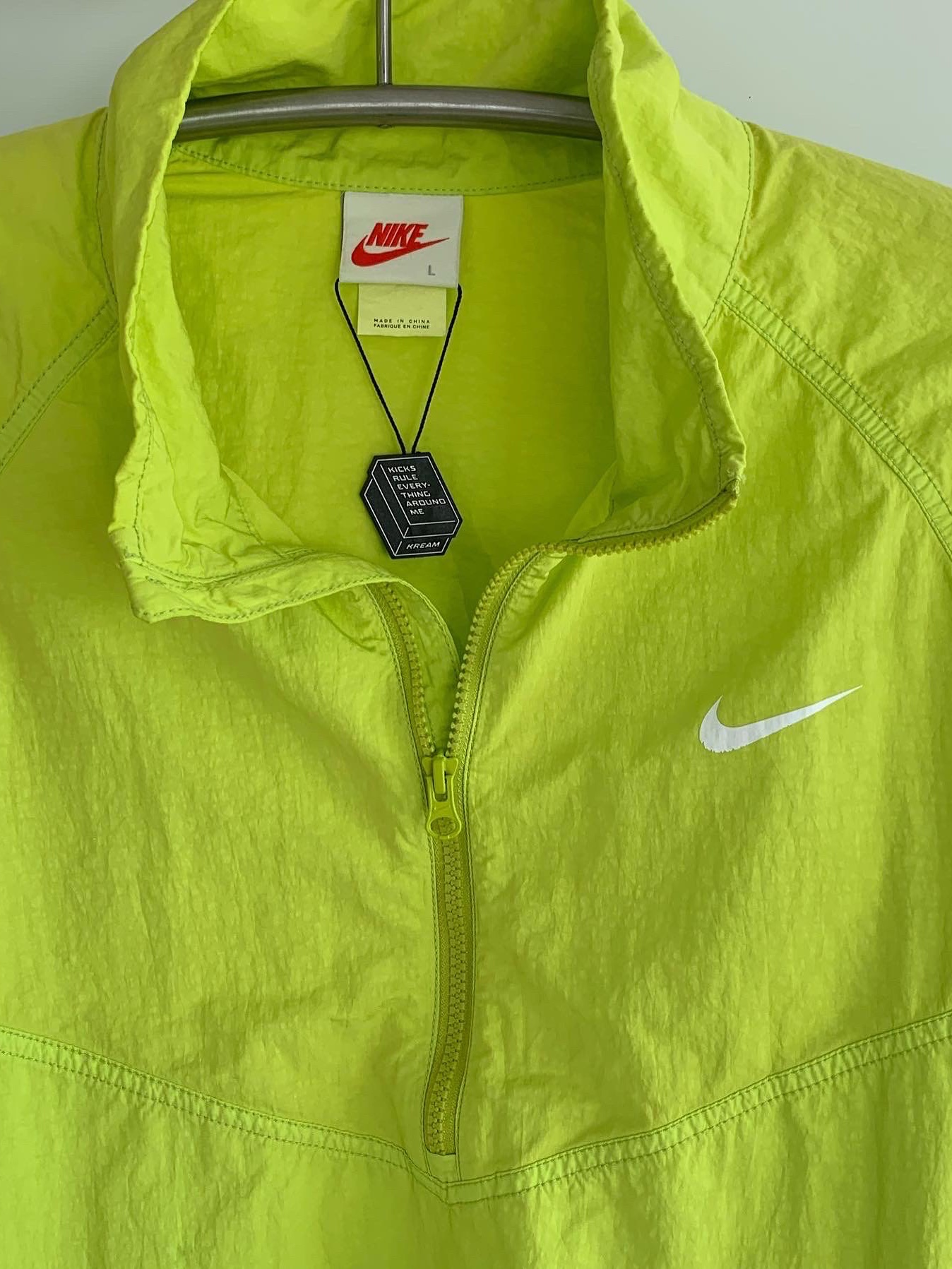 Nike x Stussy Windrunner Jacket Bright Cactus 착용 스타일 - 2