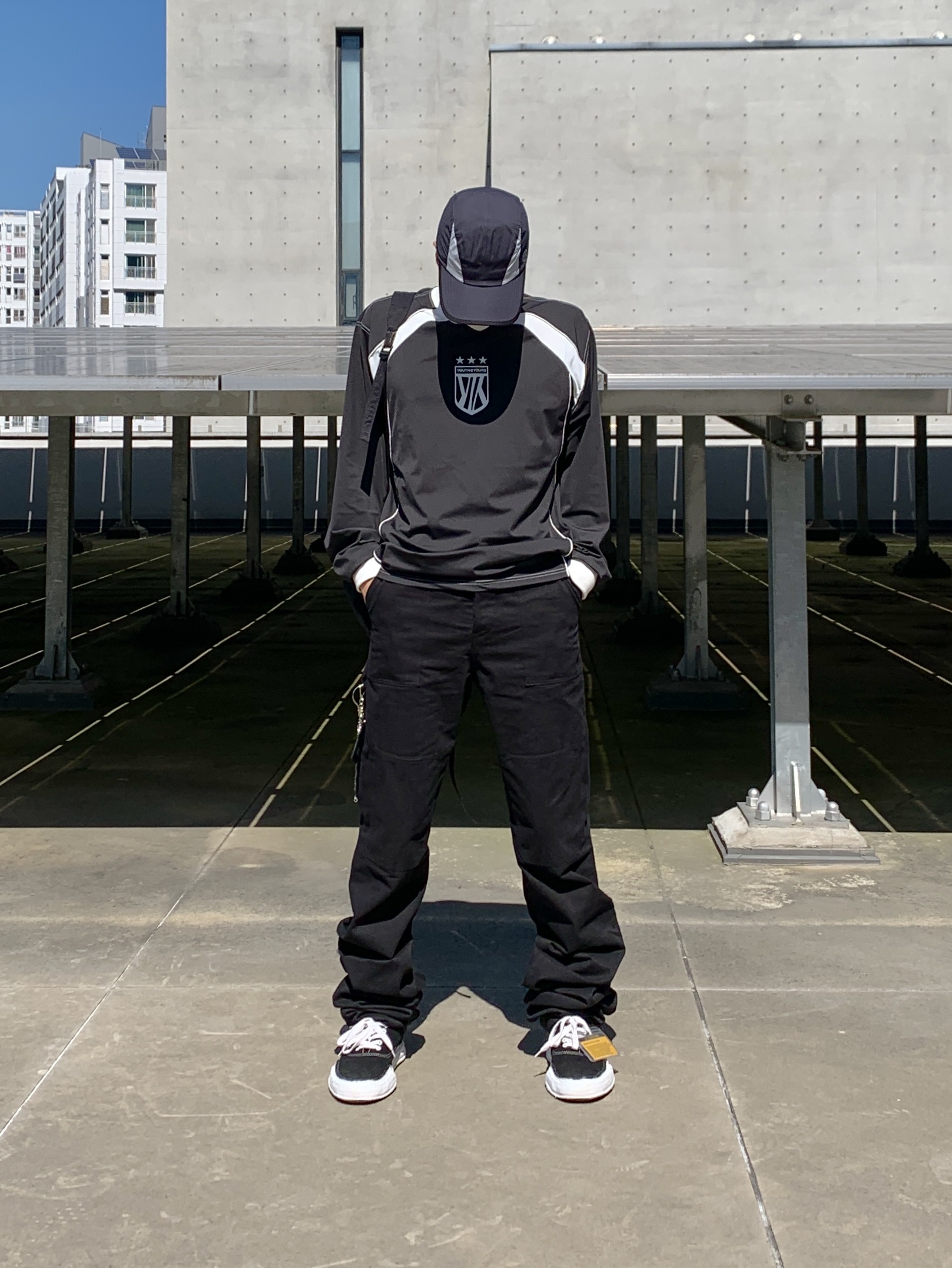 Maison Mihara Yasuhiro Baker OG Sole Canvas Low Cut Sneakers Black, Our Legacy Slim Backpack Black Dense Liquid Nylon 착용 스타일 - 3