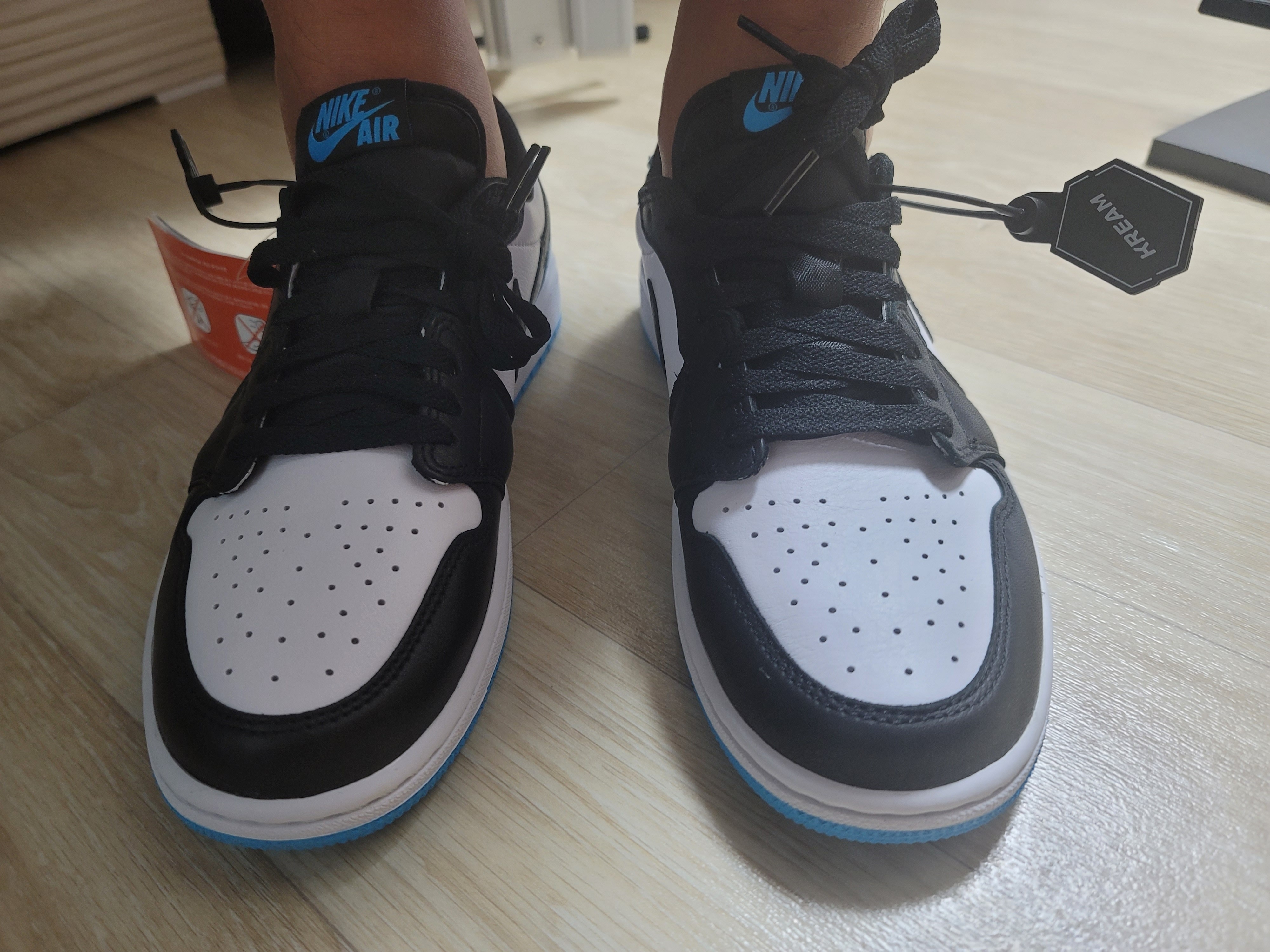 Jordan 1 Retro Low OG Black and Dark Powder Blue, (W) Jordan 1 Retro Low OG Black and Dark Powder Blue 착용 스타일 - 5
