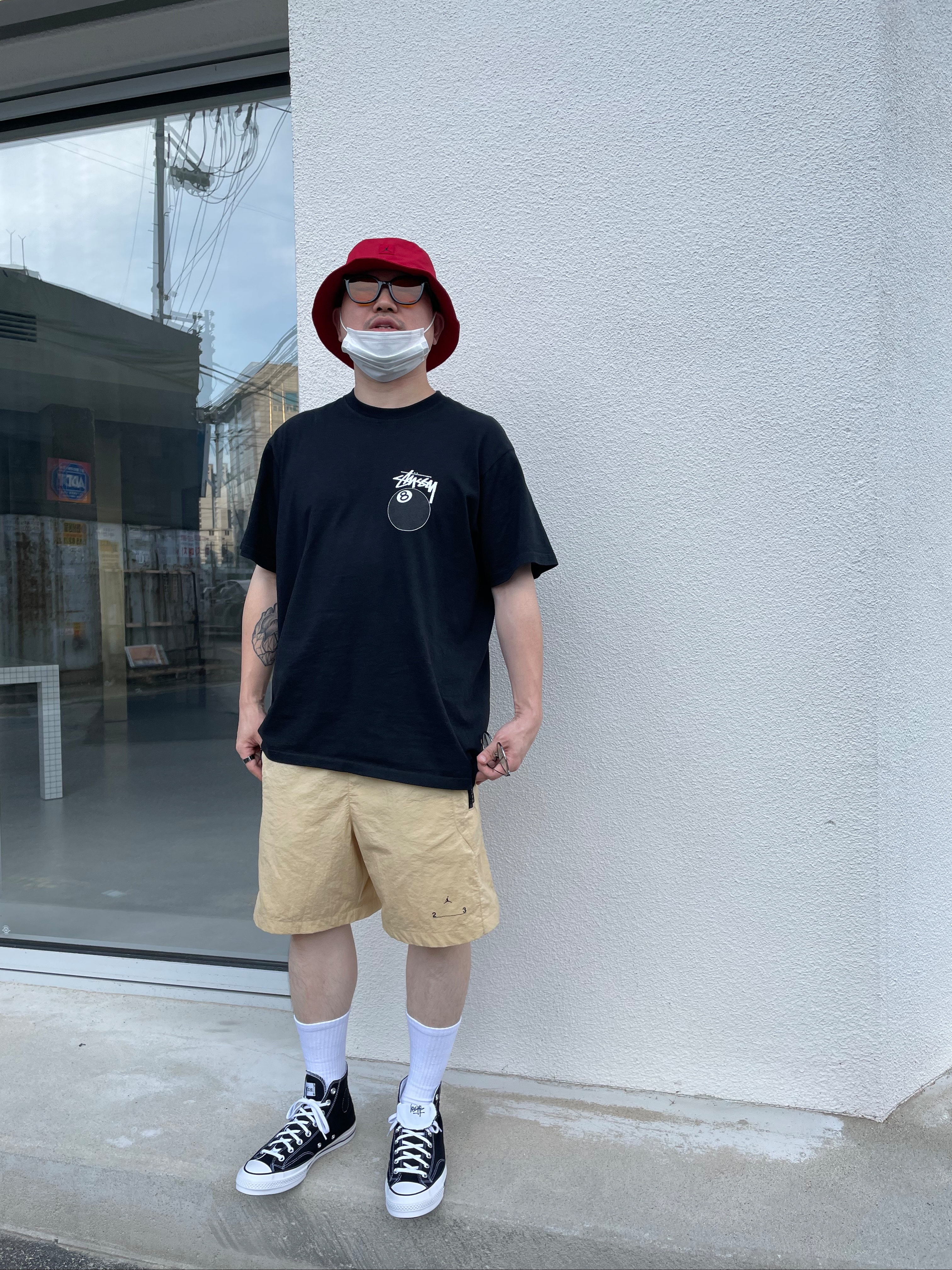 Stussy 8 Ball T-Shirt Black - 22SS, Converse x Stussy Chuck 70 High Black 착용 스타일 - 2