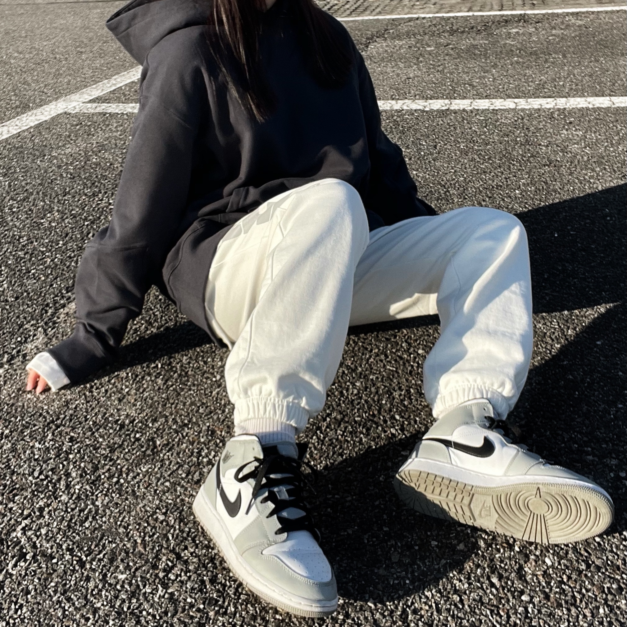 (GS) Jordan 1 Mid Light Smoke Grey 착용 스타일 - 1