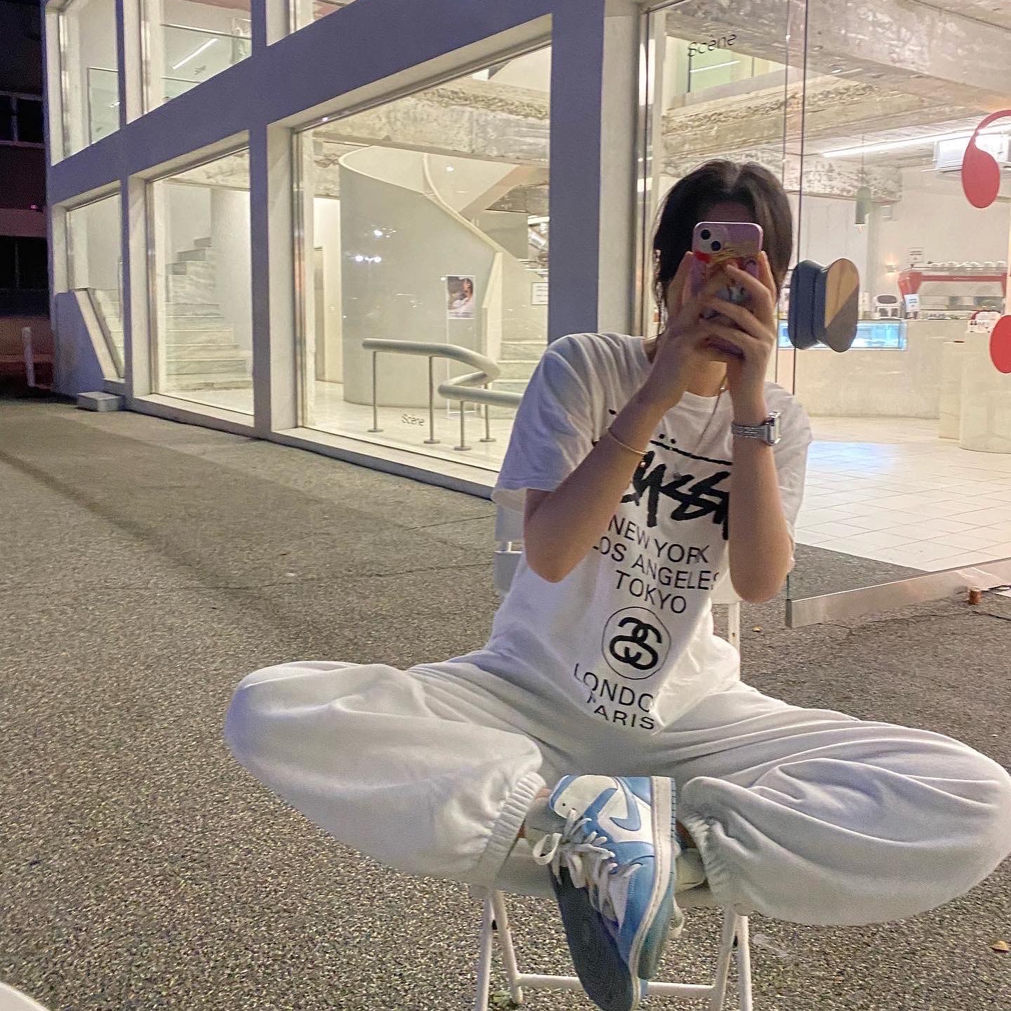 (W) Jordan 1 Mid Sail and Worn Blue, Stussy World Tour T-Shirt White 착용 스타일