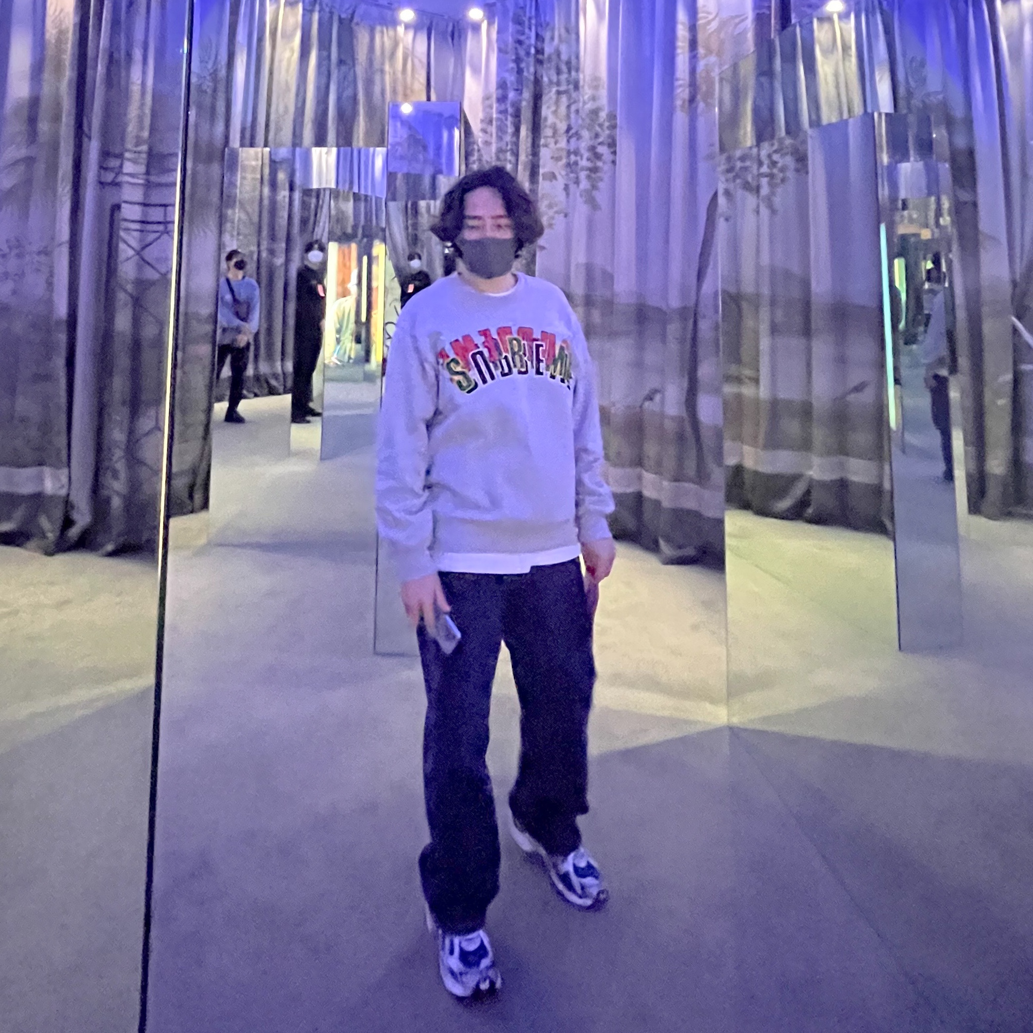 Supreme Stacked Crewneck Heather Grey - 21SS, Balenciaga Runner Sneakers Blue White 착용 스타일