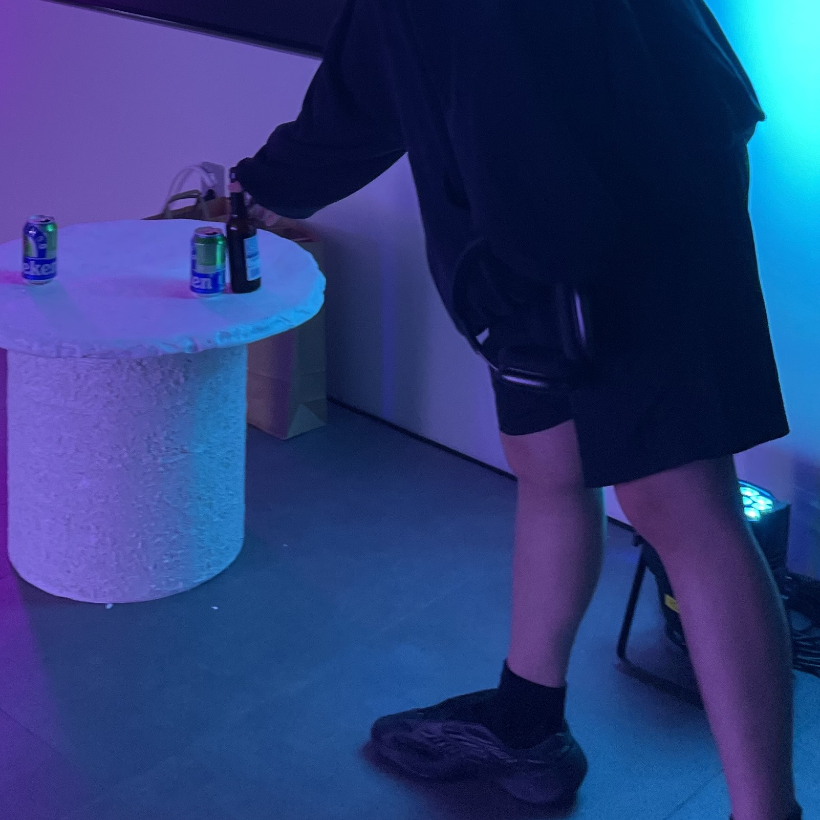 Yeezy Gap Engineered By Balenciaga Dove Hoodie Washed Black, Apple AirPods Max Lightning Space Gray (Korean Ver.) 착용 스타일