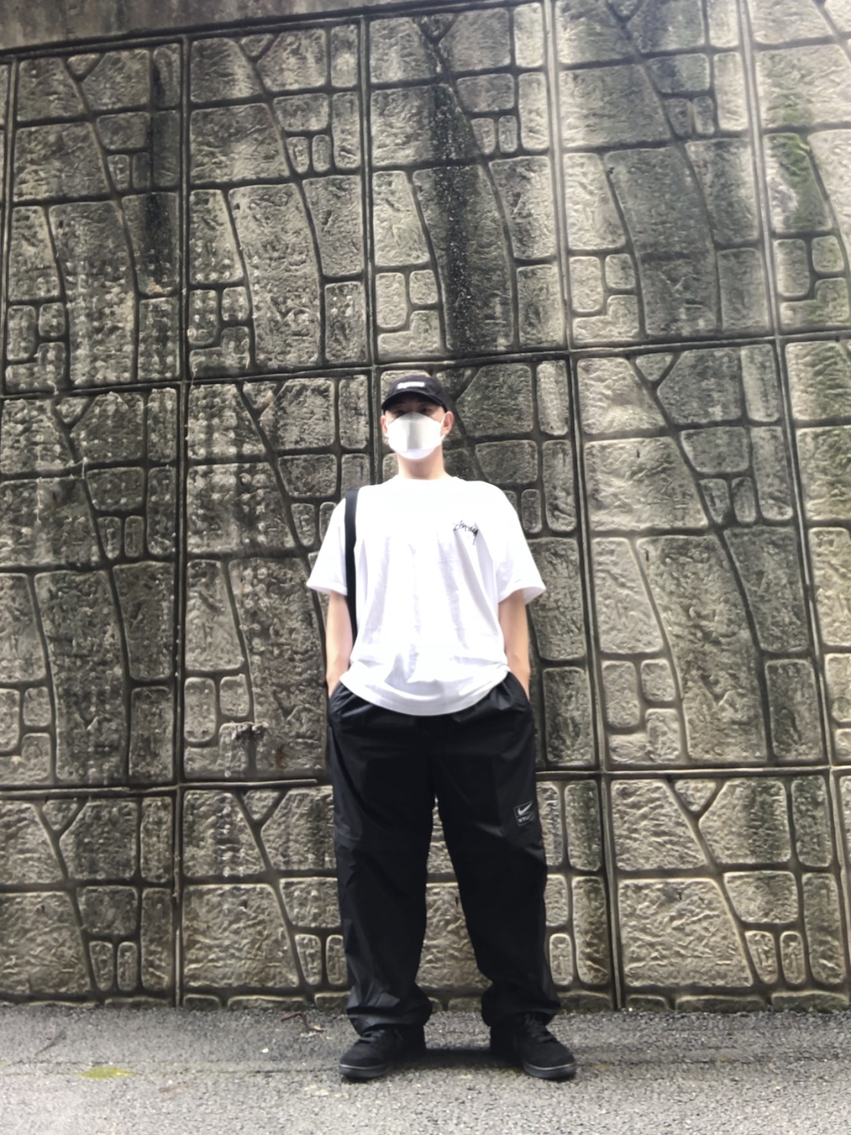 Supreme Washed Chino Twill Camp Cap Black, Stussy Fuzzy Dice T-Shirt White 착용 스타일