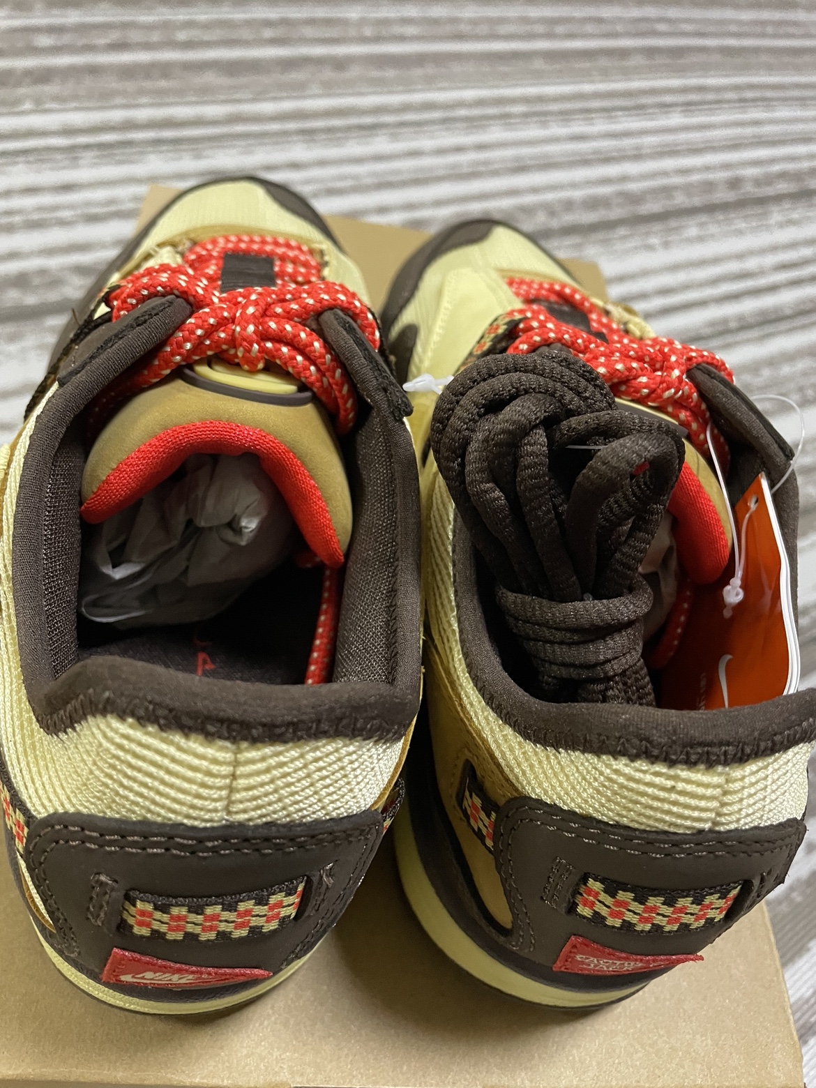 Nike x Travis Scott Air Max 1 Cact.us Brown 착용 스타일 - 3