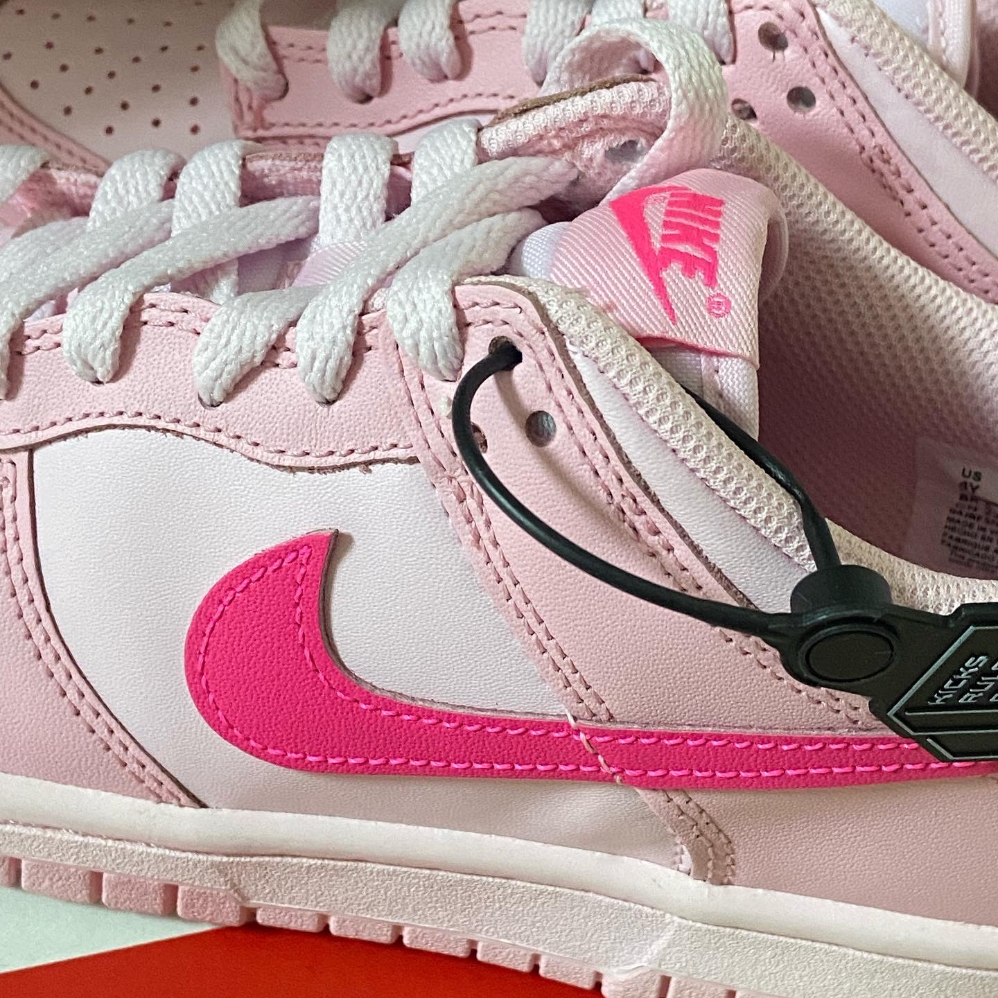 (GS) Nike Dunk Low Triple Pink 착용 스타일 - 2