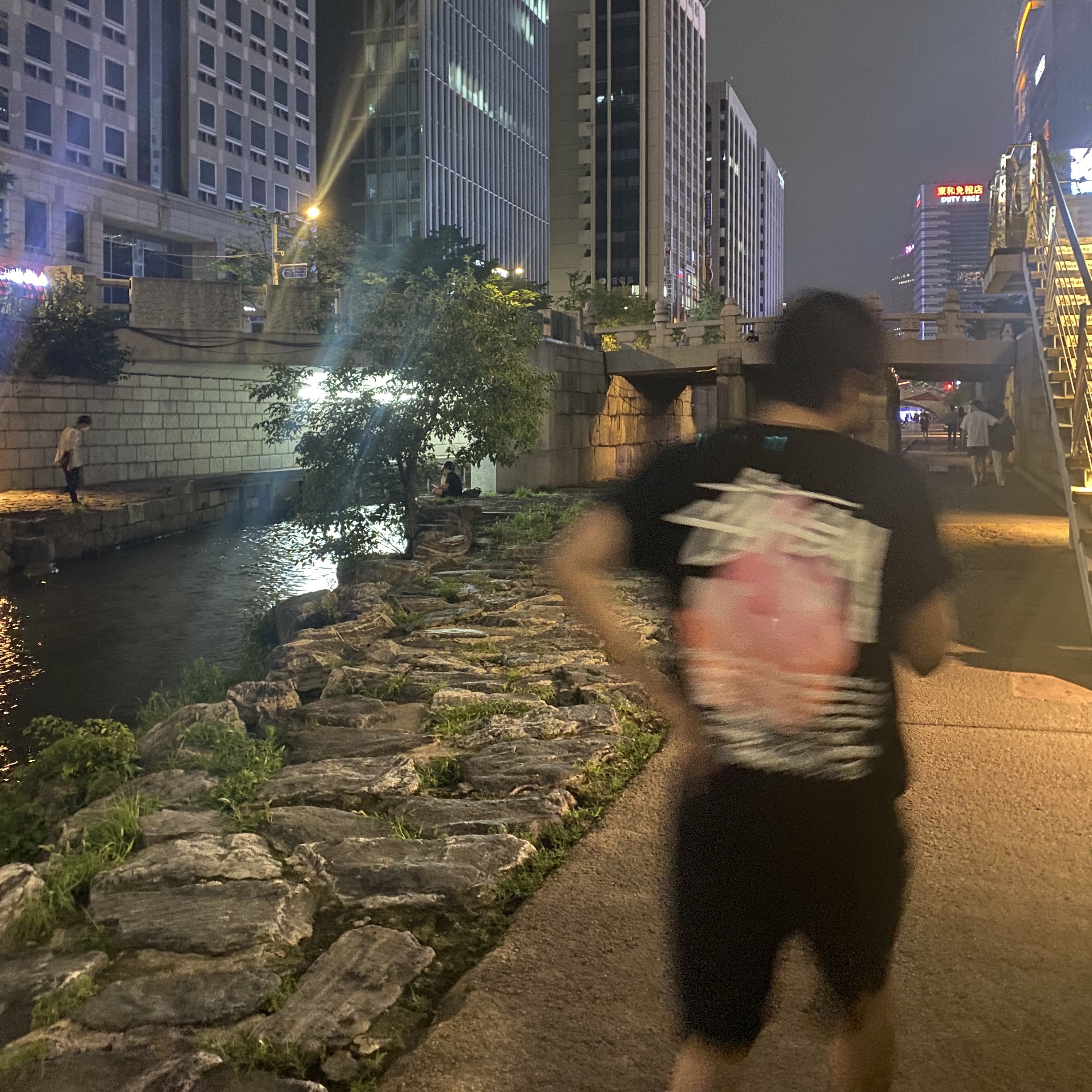 Stussy Reflection T-Shirt Black 착용 스타일