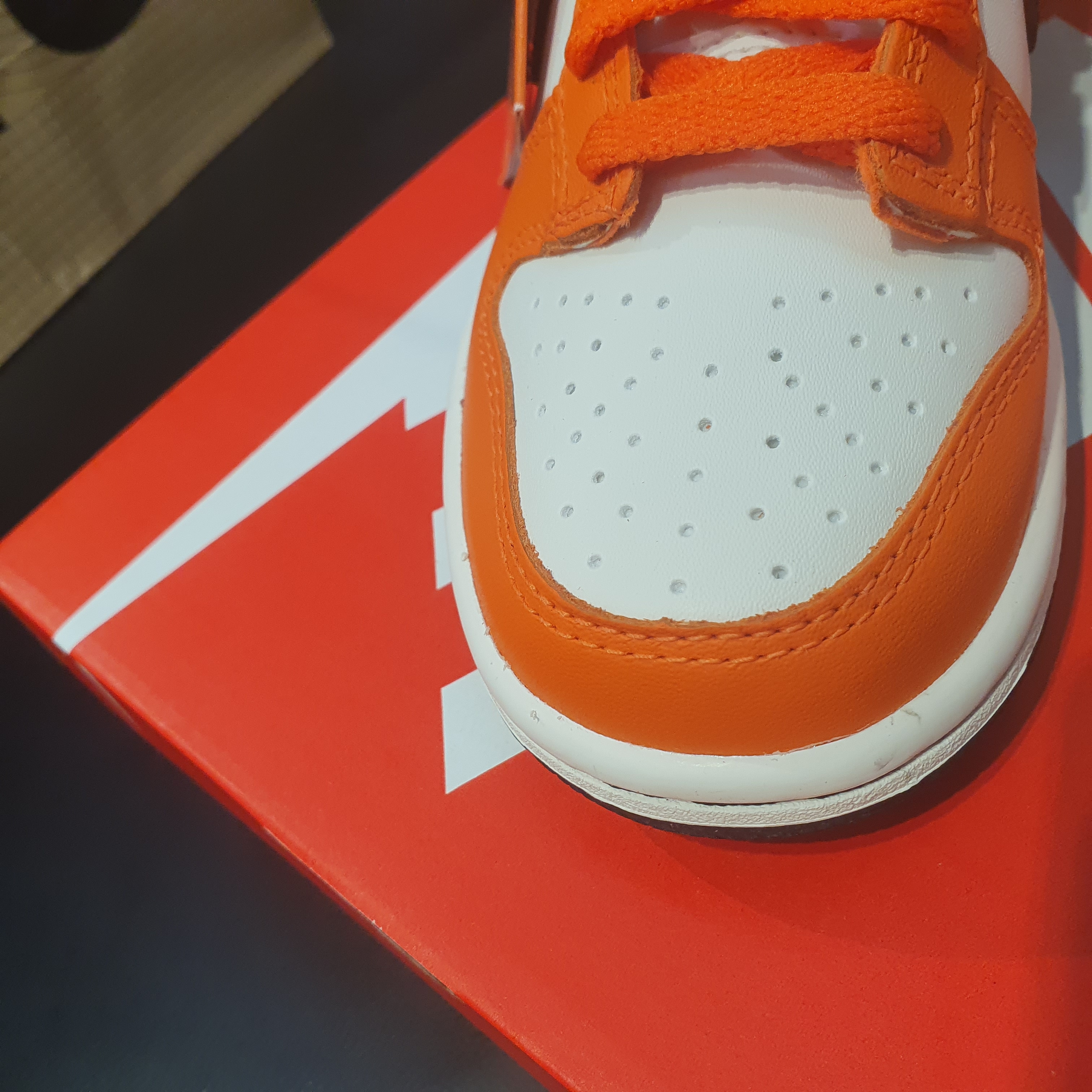 (GS) Nike Dunk Low Safety Orange 착용 스타일 - 3
