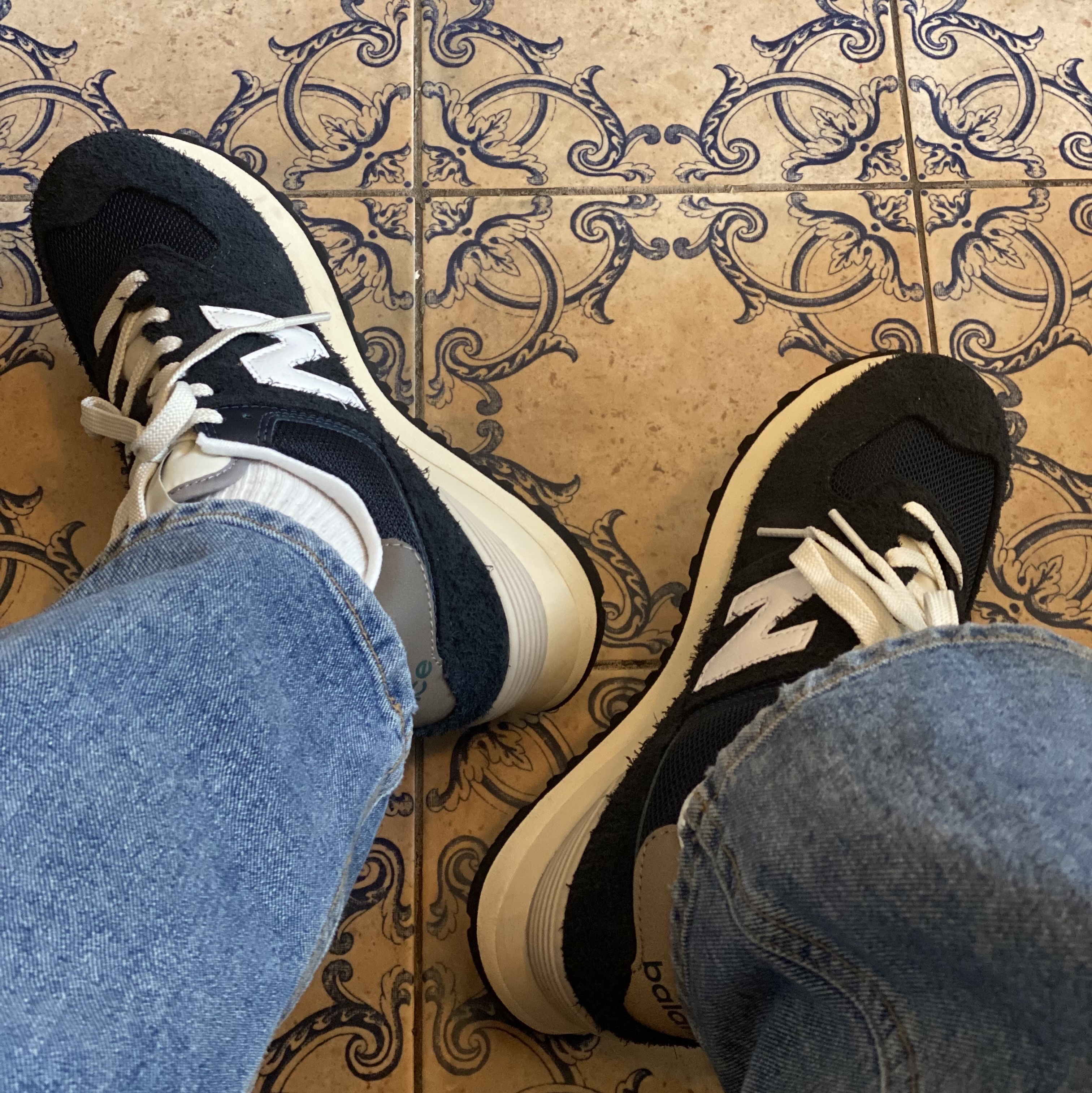 New Balance 574 Heritage Navy 착용 스타일 - 2