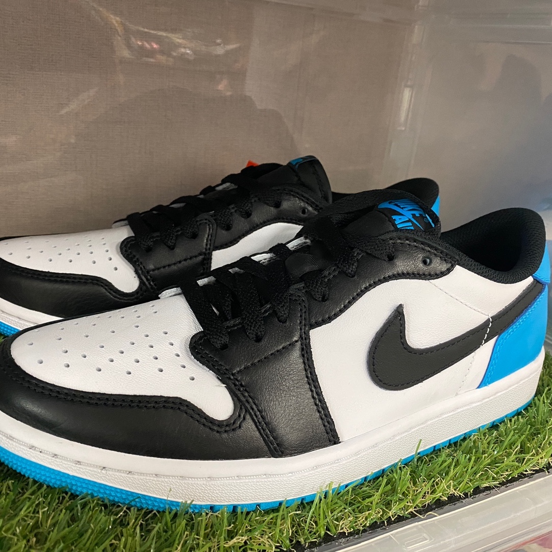 Jordan 1 Retro Low OG Black and Dark Powder Blue 착용 스타일 - 3