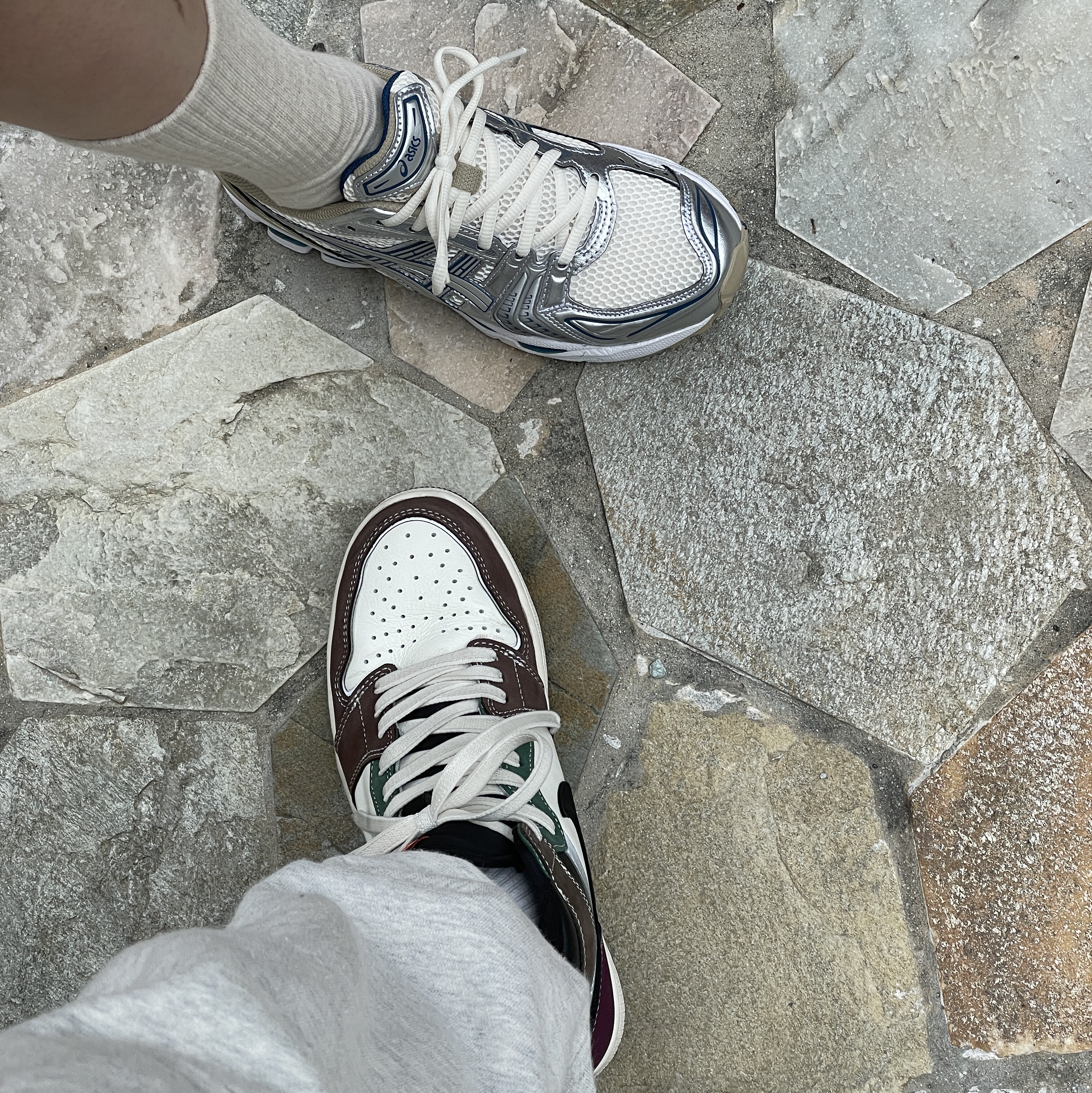 Asics Gel-Kayano 14 Cream Pure Silver, Jordan 1 Retro High OG Craft 착용 스타일 - 2