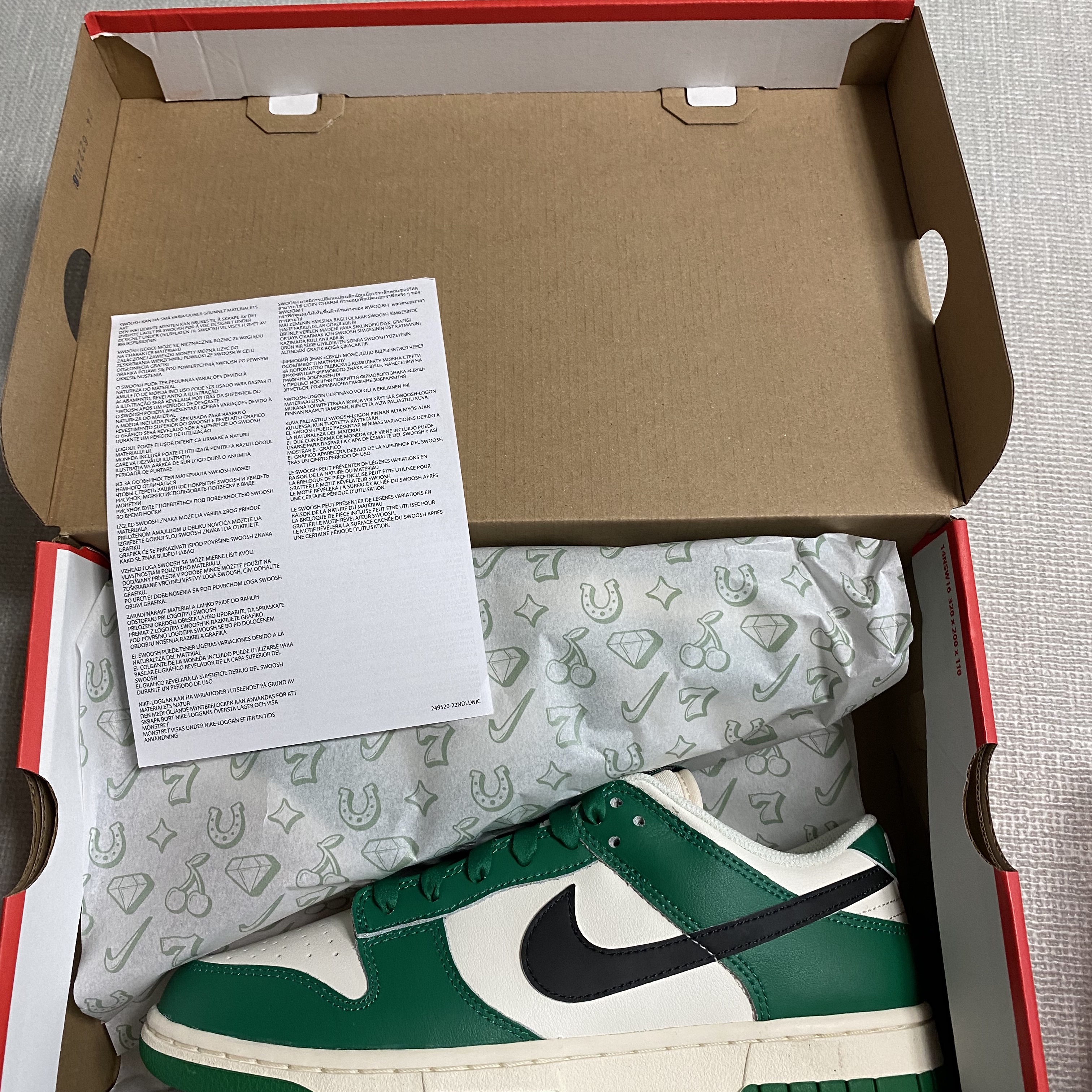 Nike Dunk Low Retro SE Jackpot Malachite, Nike Dunk Low Retro SE Jackpot Grey Fog 착용 스타일 - 2