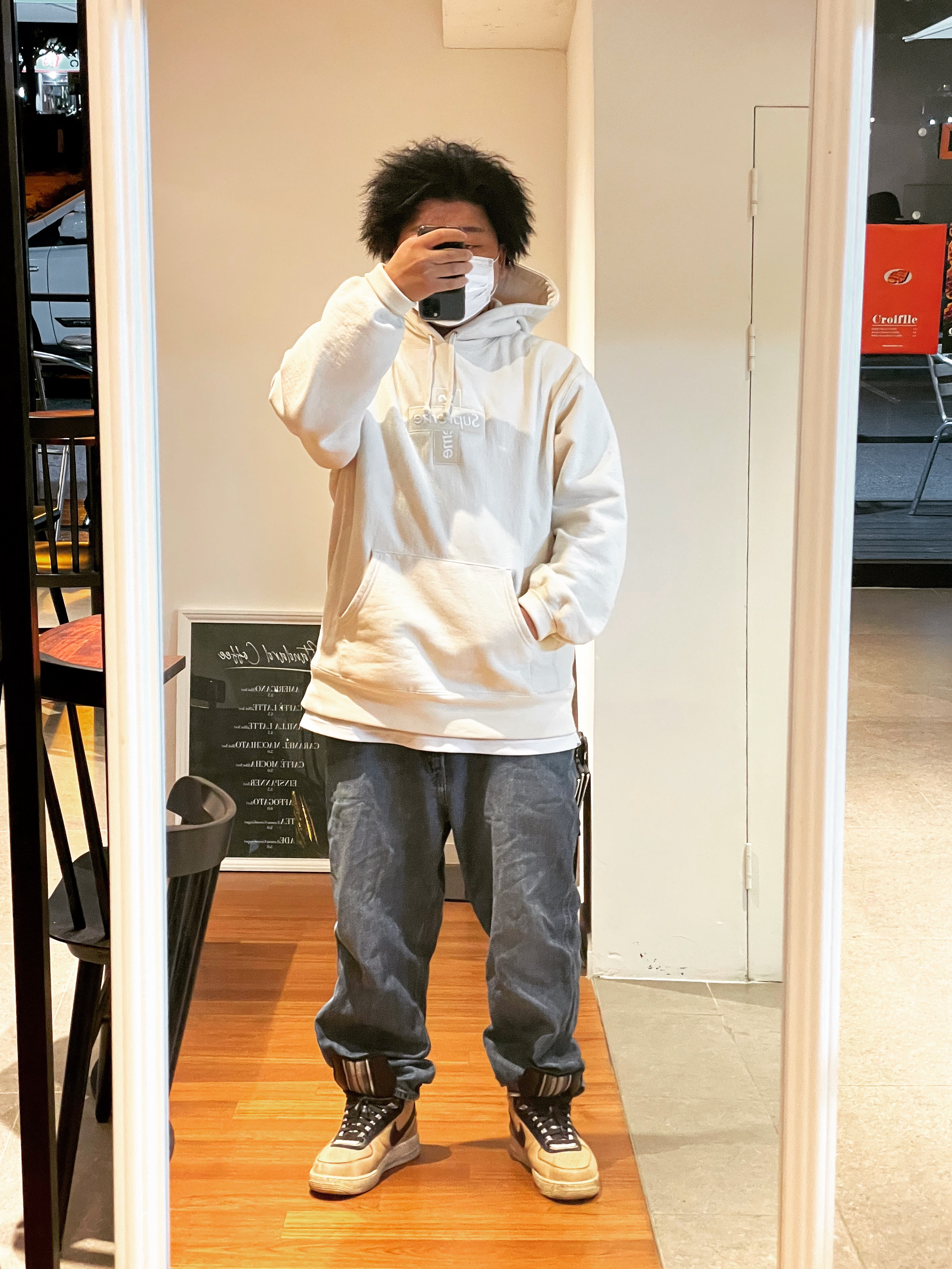 Supreme Cross Box Logo Hooded Sweatshirt Natural - 20FW, Nike x Riccardo Tisci Air Force 1 Mid Tan 착용 스타일