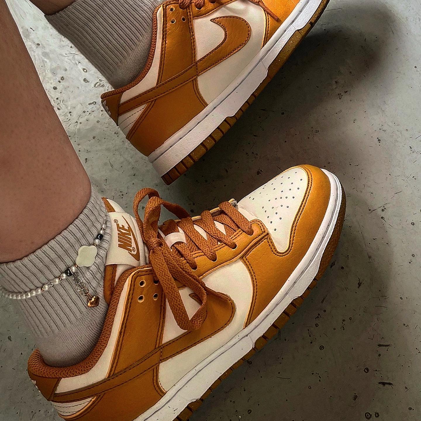(W) Nike Dunk Low Next Nature Phantom 착용 스타일 - 2