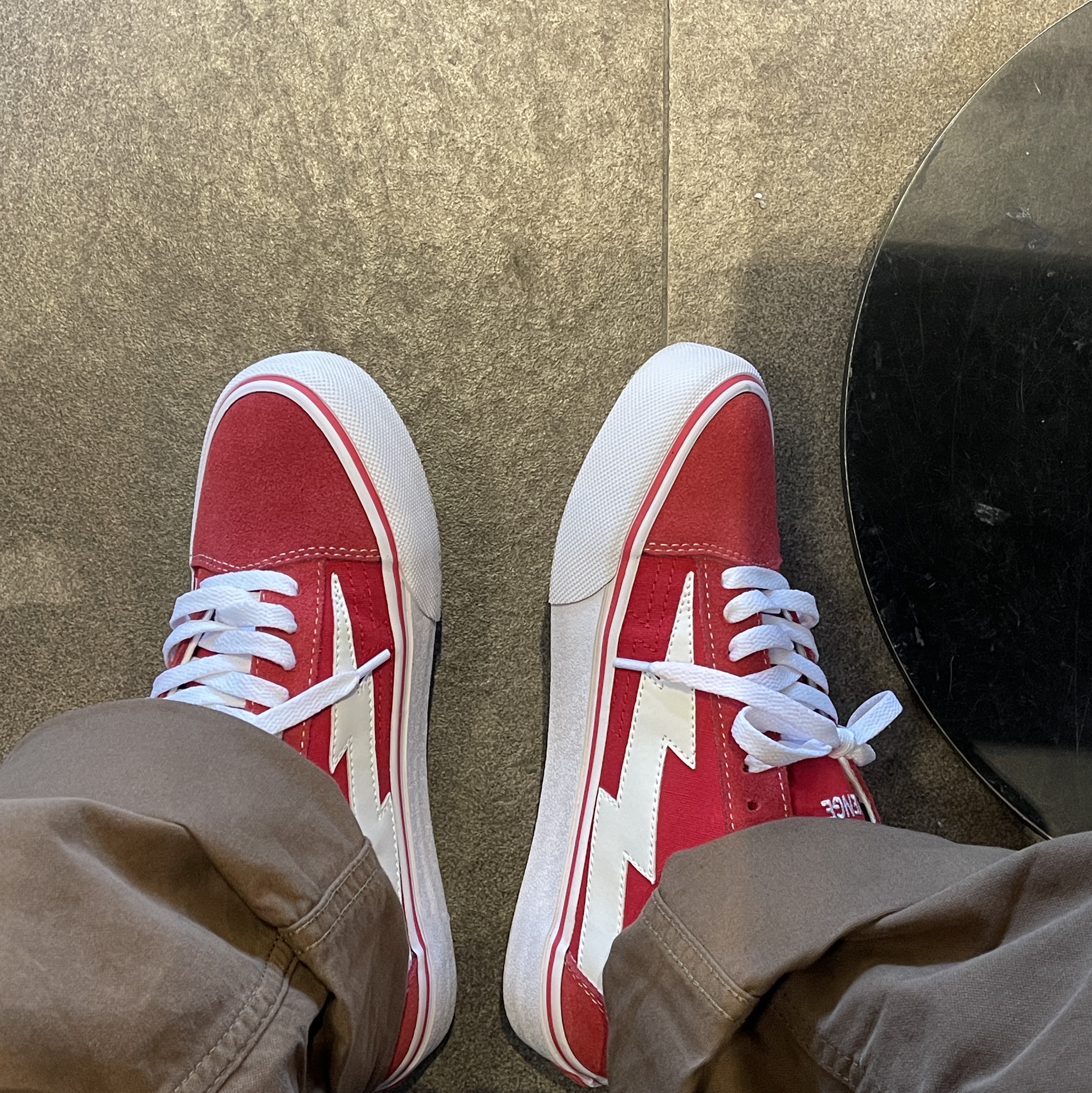 Nike ACG Cargo Shorts Sequoia - US/EU, Supreme Gradient Piping Camp Cap Red - 21SS 착용 스타일 - 3