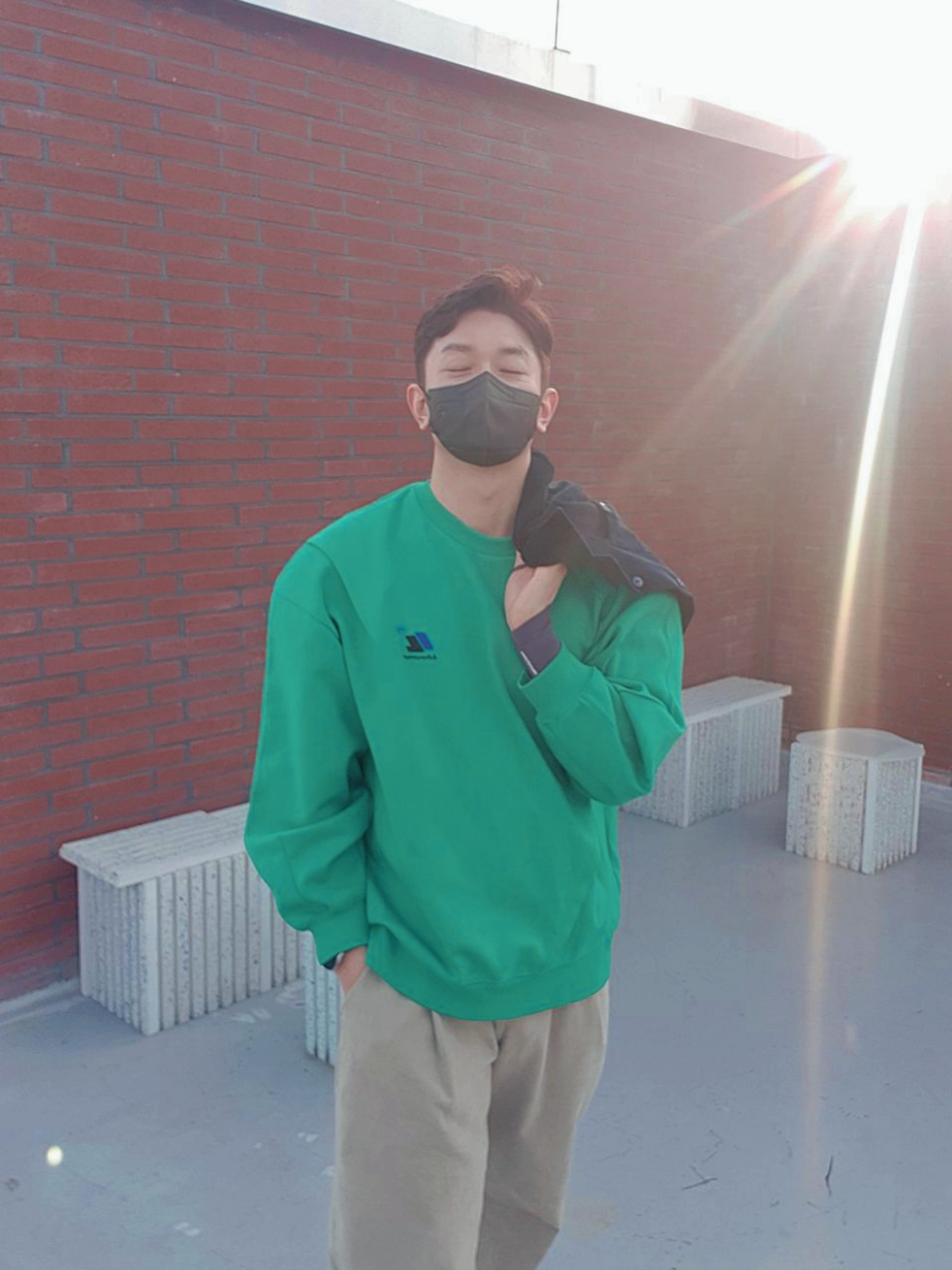 Zara x Ader Error Oversize Sweatshirt Green 착용 스타일 - 1
