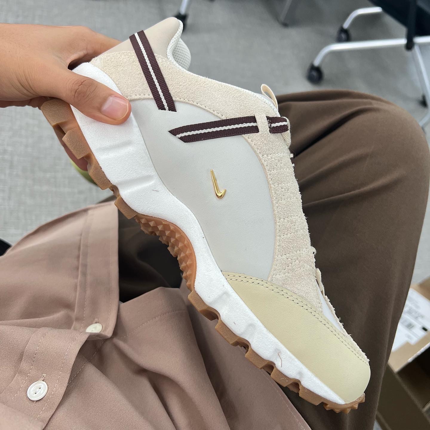 Nike x Jacquemus Air Humara LX Light Bone and Gold 착용 스타일 - 2