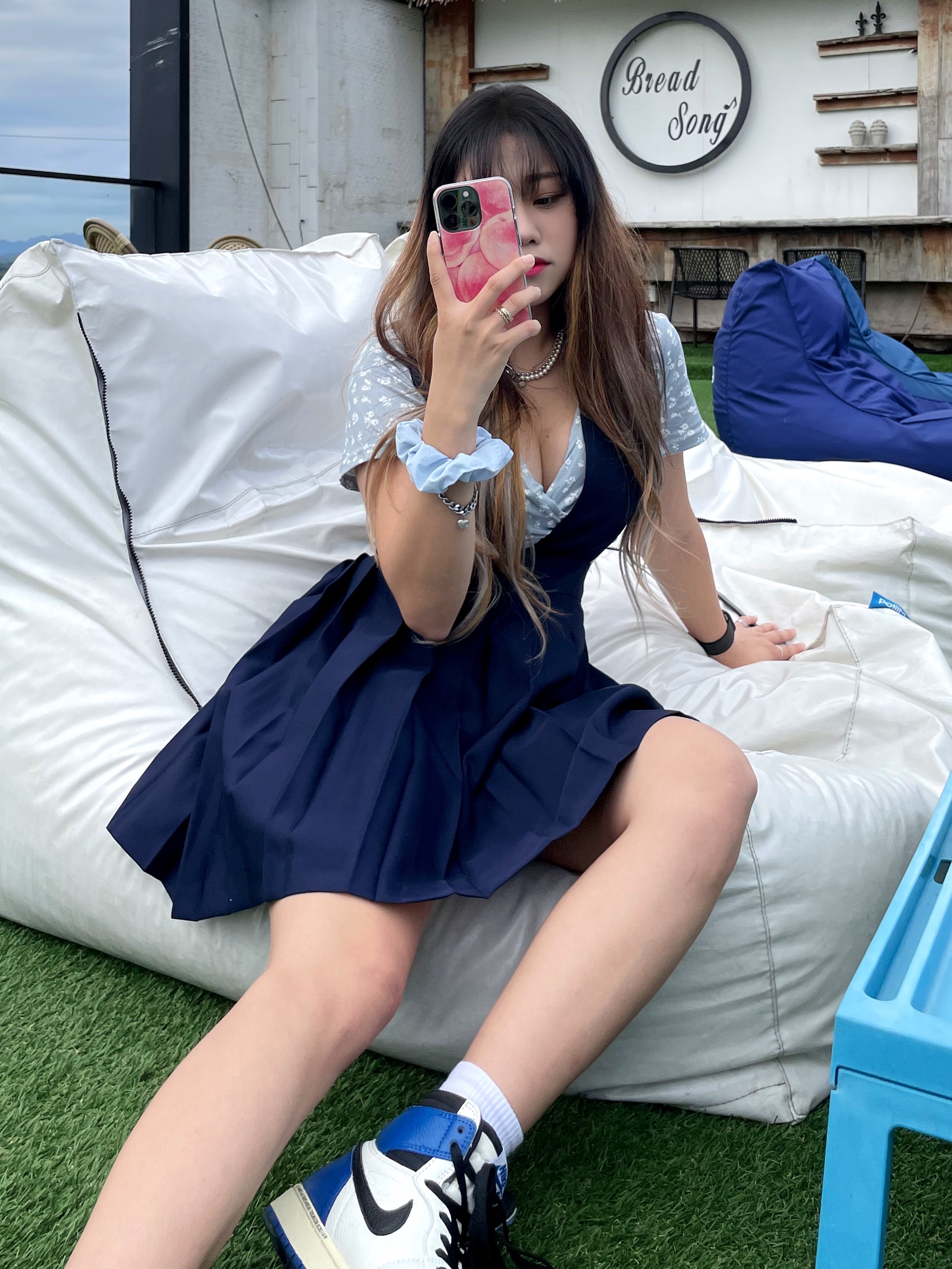Jordan 1 x Travis Scott x Fragment Retro High OG SP Military Blue, Apple Watch Nike Series 7 41mm GPS Midnight Aluminum Case with Nike Sport Band Anthracite Black (Korean Ver.) 착용 스타일 - 2
