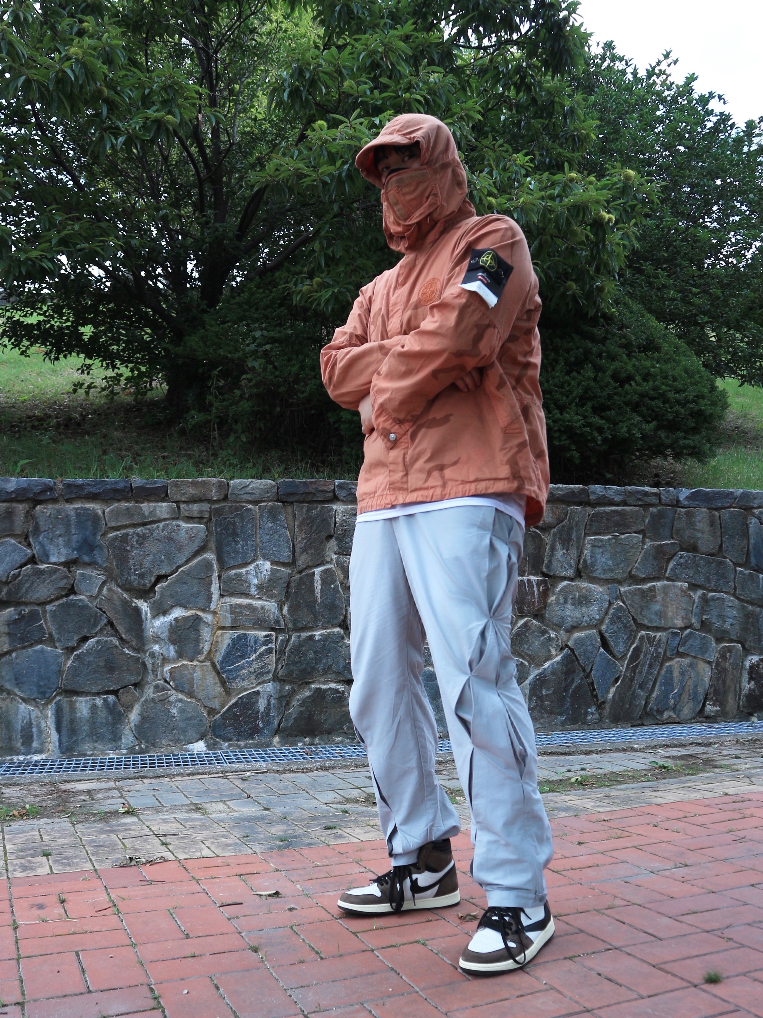 Jordan 1 x Travis Scott Retro High OG SP Mocha, Supreme x Stone Island Riot Mask Camo Jacket Coral - 19SS 착용 스타일 - 2