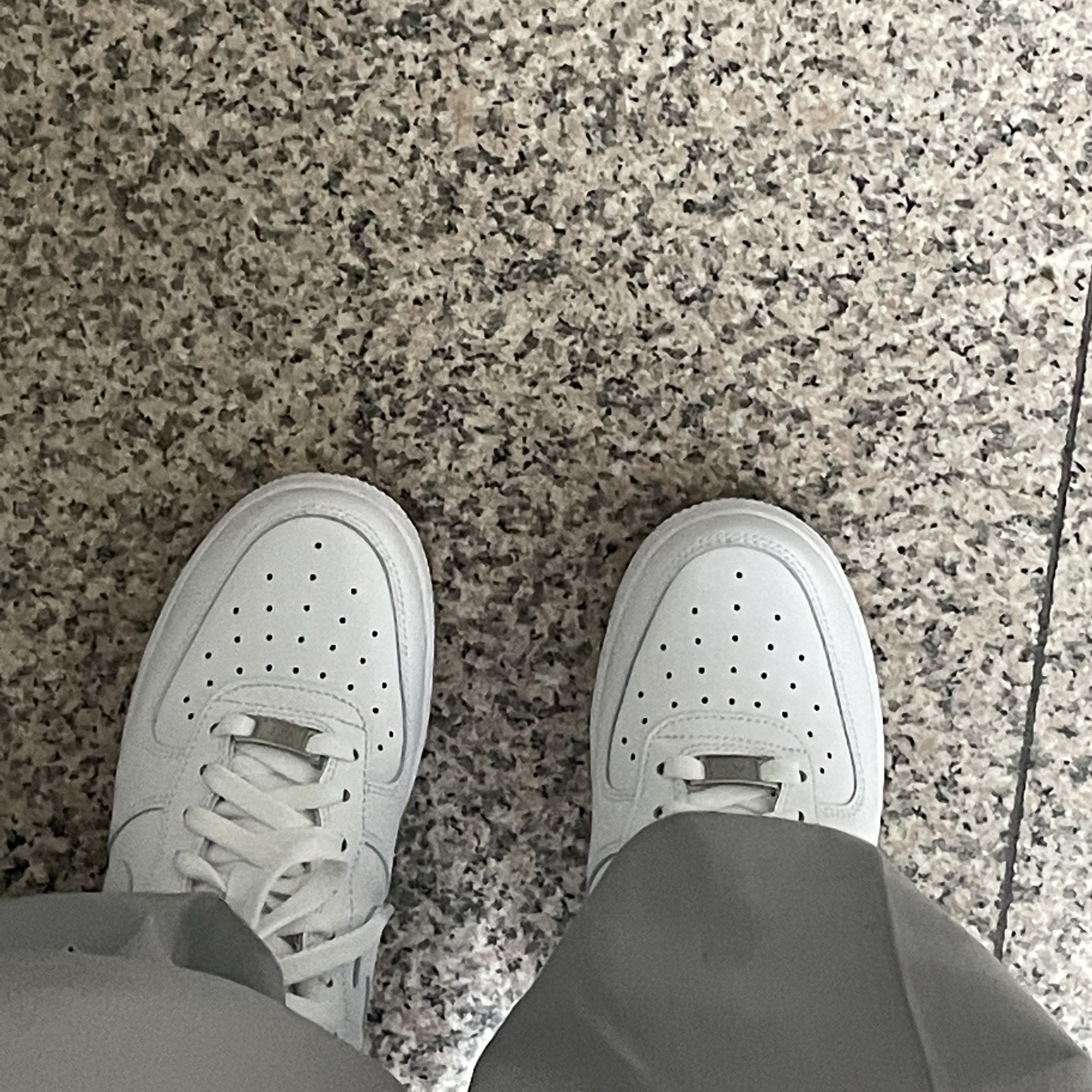 Nike Air Force 1 '07 Low White 착용 스타일 - 2