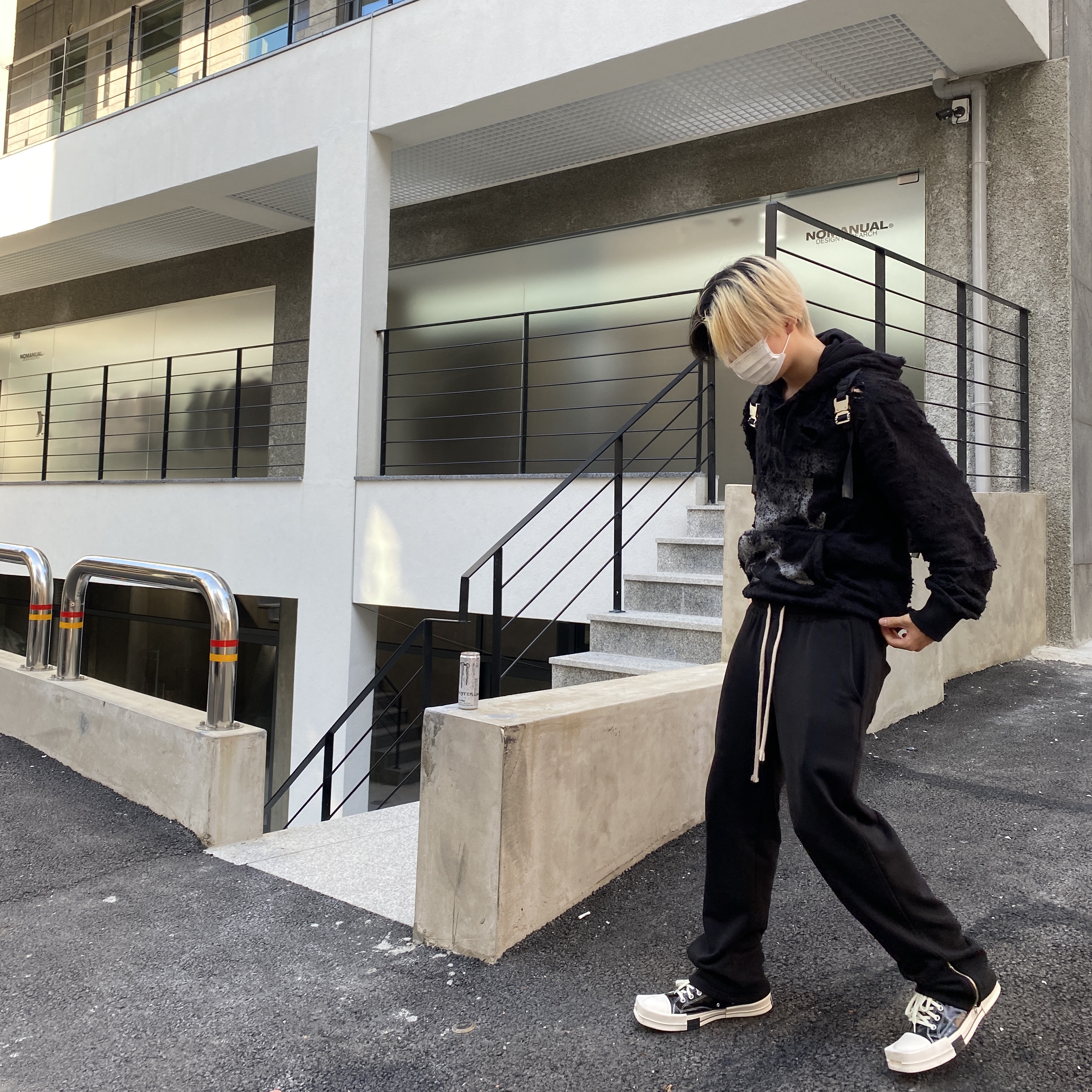 Converse x Drkshdw Turbodrk Chuck 70 Hi Black Lacquered Denim 착용 스타일 - 4
