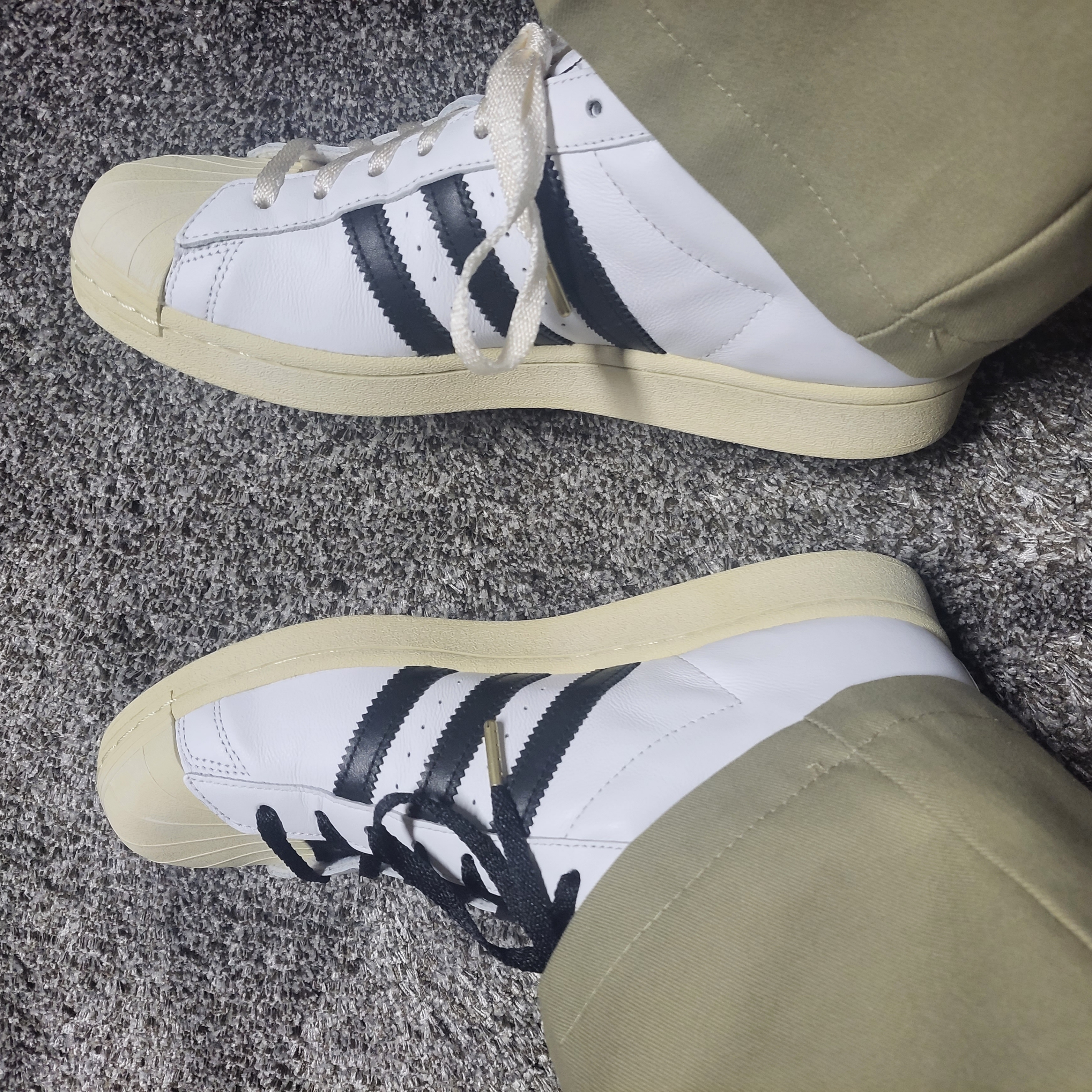 Adidas Superstar Premium White Black 착용 스타일