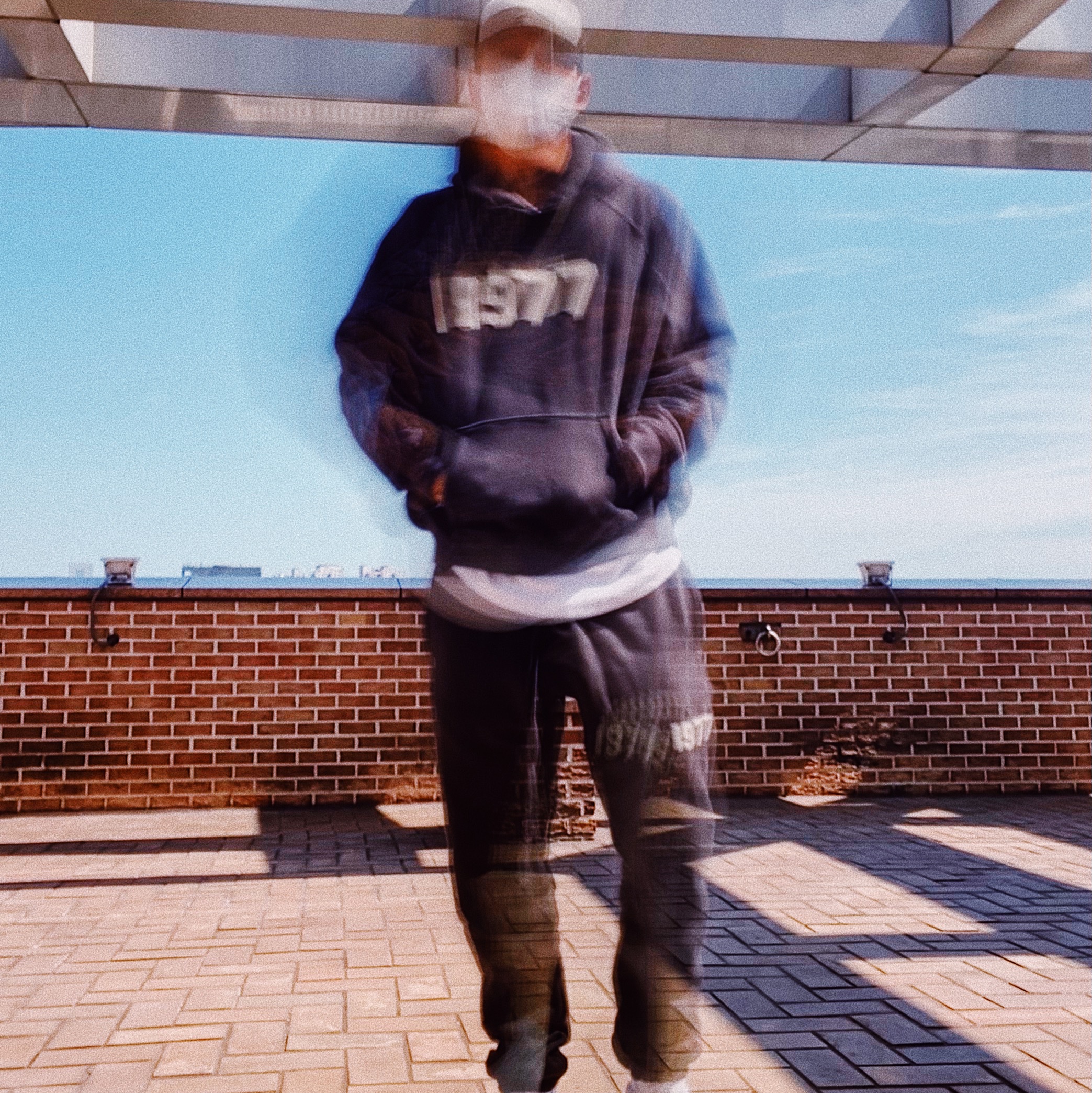 Essentials 1977 Hoodie Iron - 22SS, Essentials 1977 Sweatpants Iron - 22SS 착용 스타일