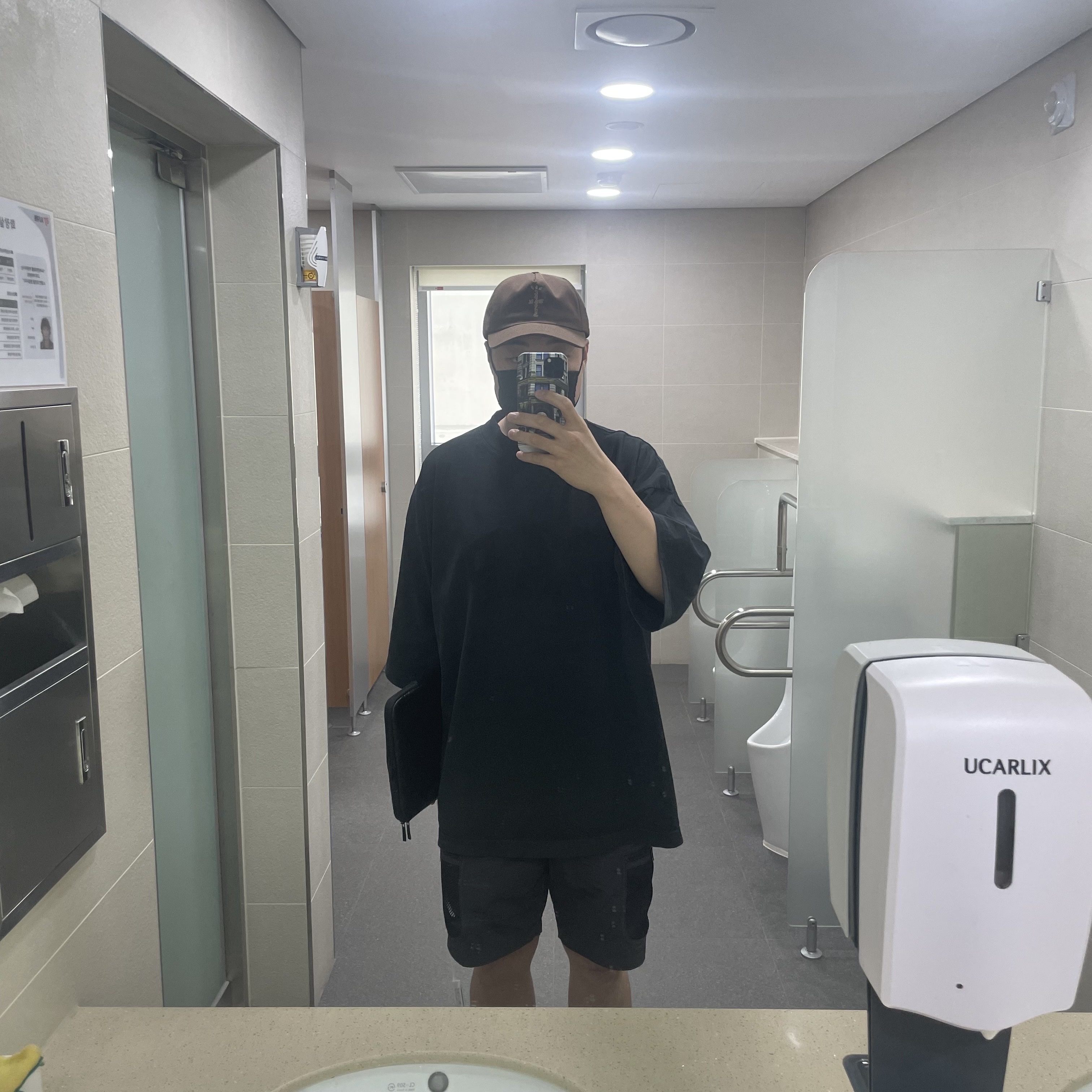 Yeezy Gap Engineered By Balenciaga Dove 3/4 Sleeve T-Shirt Washed Black, Palace Mesh Pocket Shell Shorts Black - 21SS 착용 스타일