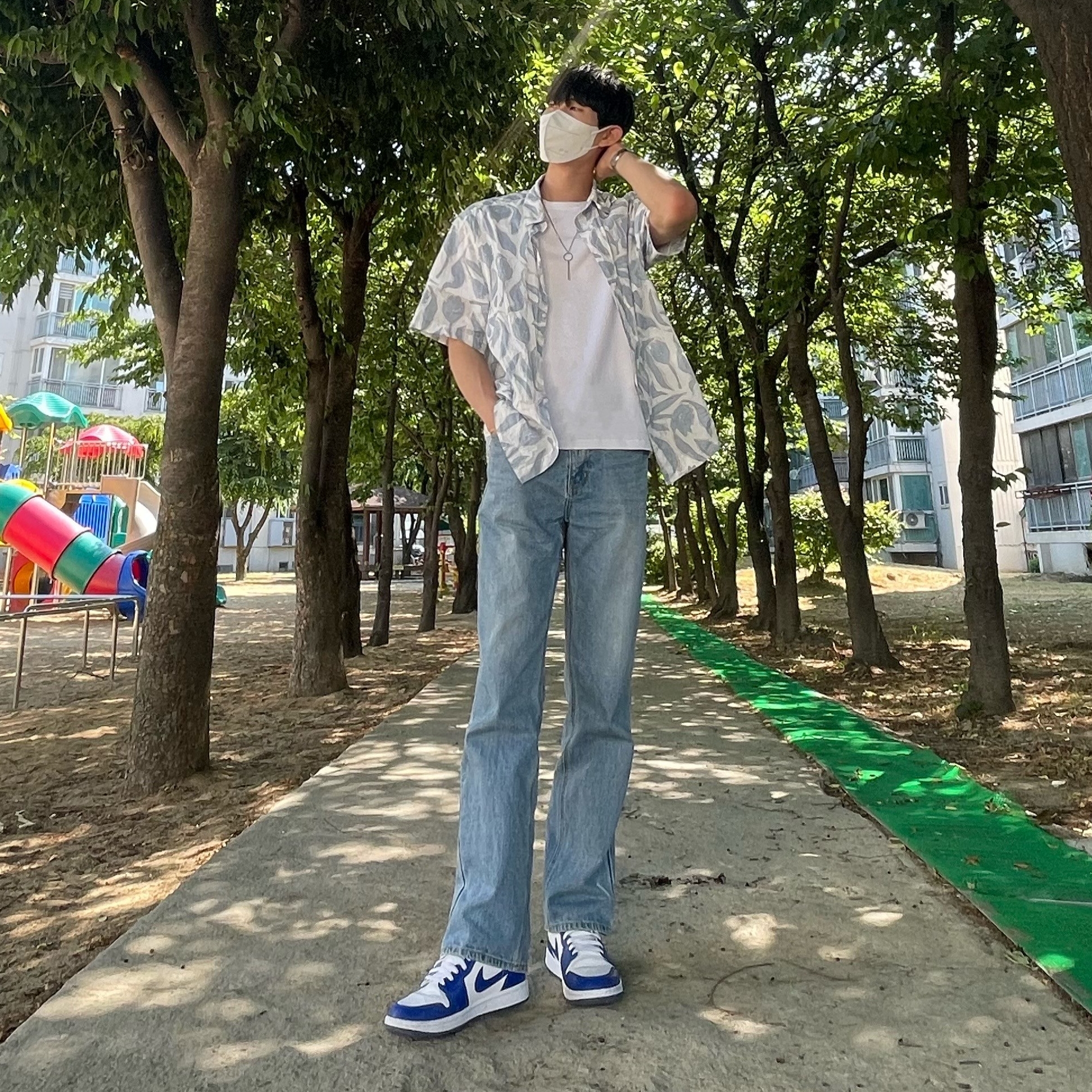 (W) Jordan 1 Mid White Hyper Royal 착용 스타일