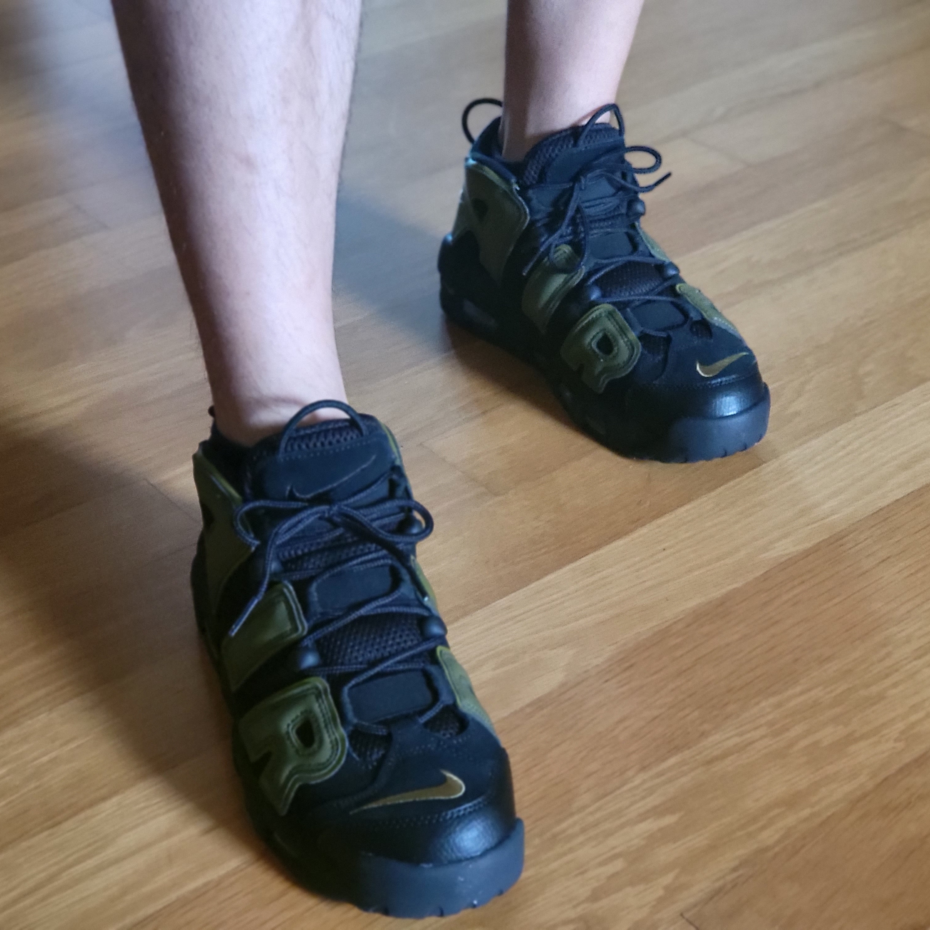 Nike Air More Uptempo 96 Rough Green 착용 스타일 - 2