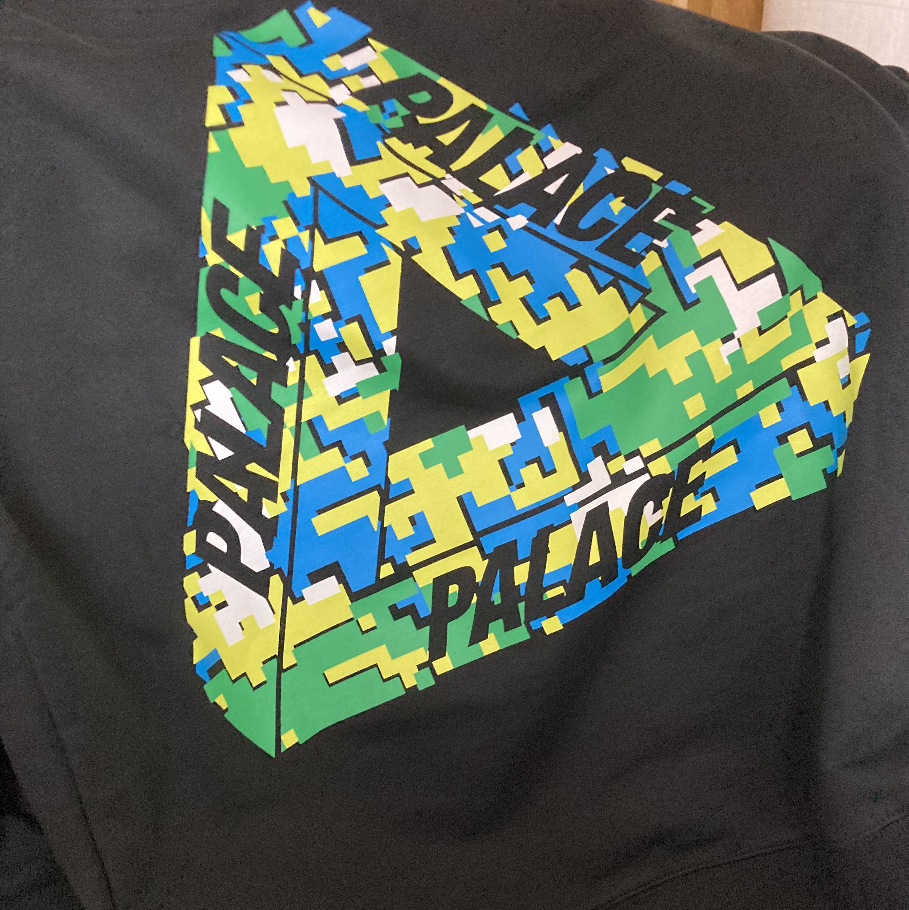Palace Tri-Digi Hood Black - 22FW 착용 스타일