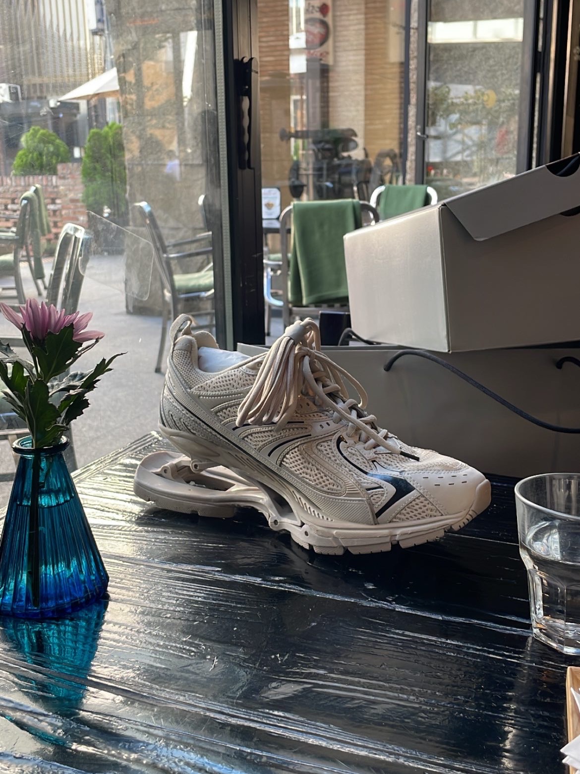 Balenciaga X-Pander Sneakers Beige Black 착용 스타일 - 1