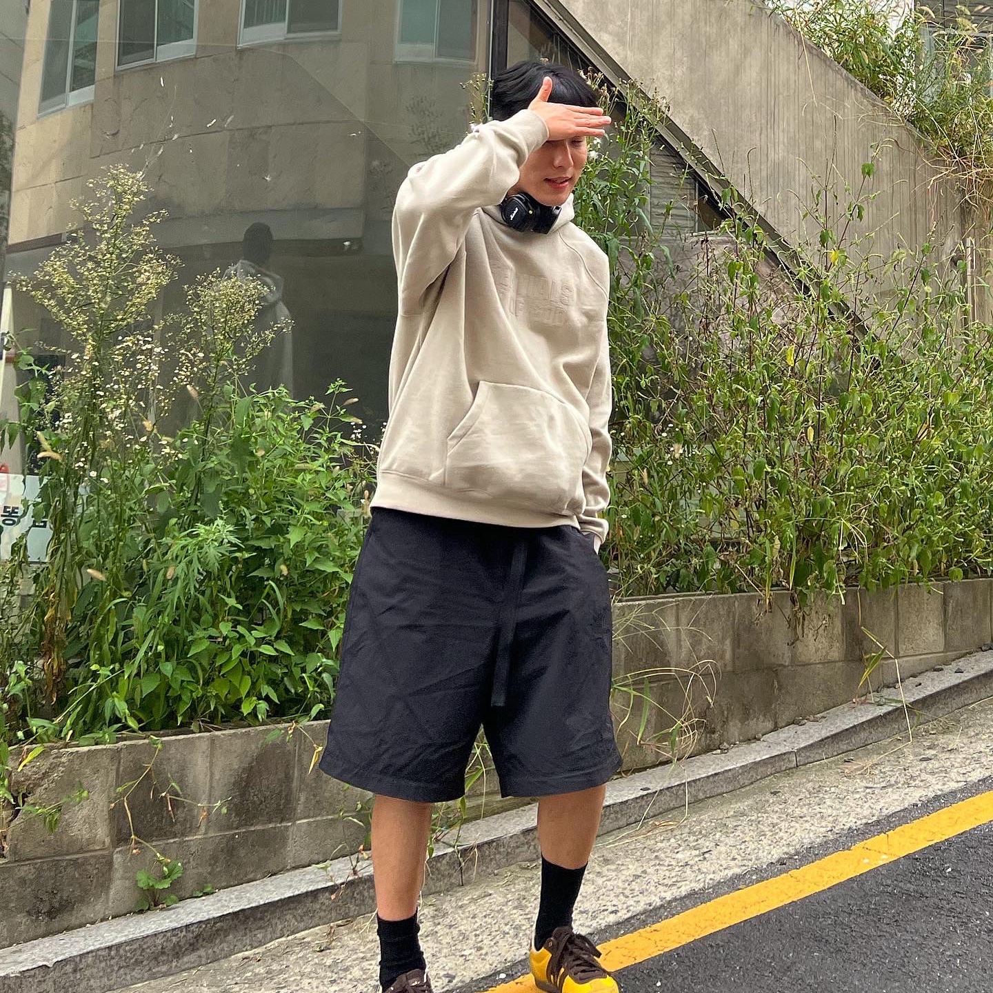 Essentials Hoodie Smoke - 22FW, Adidas x Wales Bonner Japan Shoes Hazy Yellow Dark Brown 착용 스타일 - 2