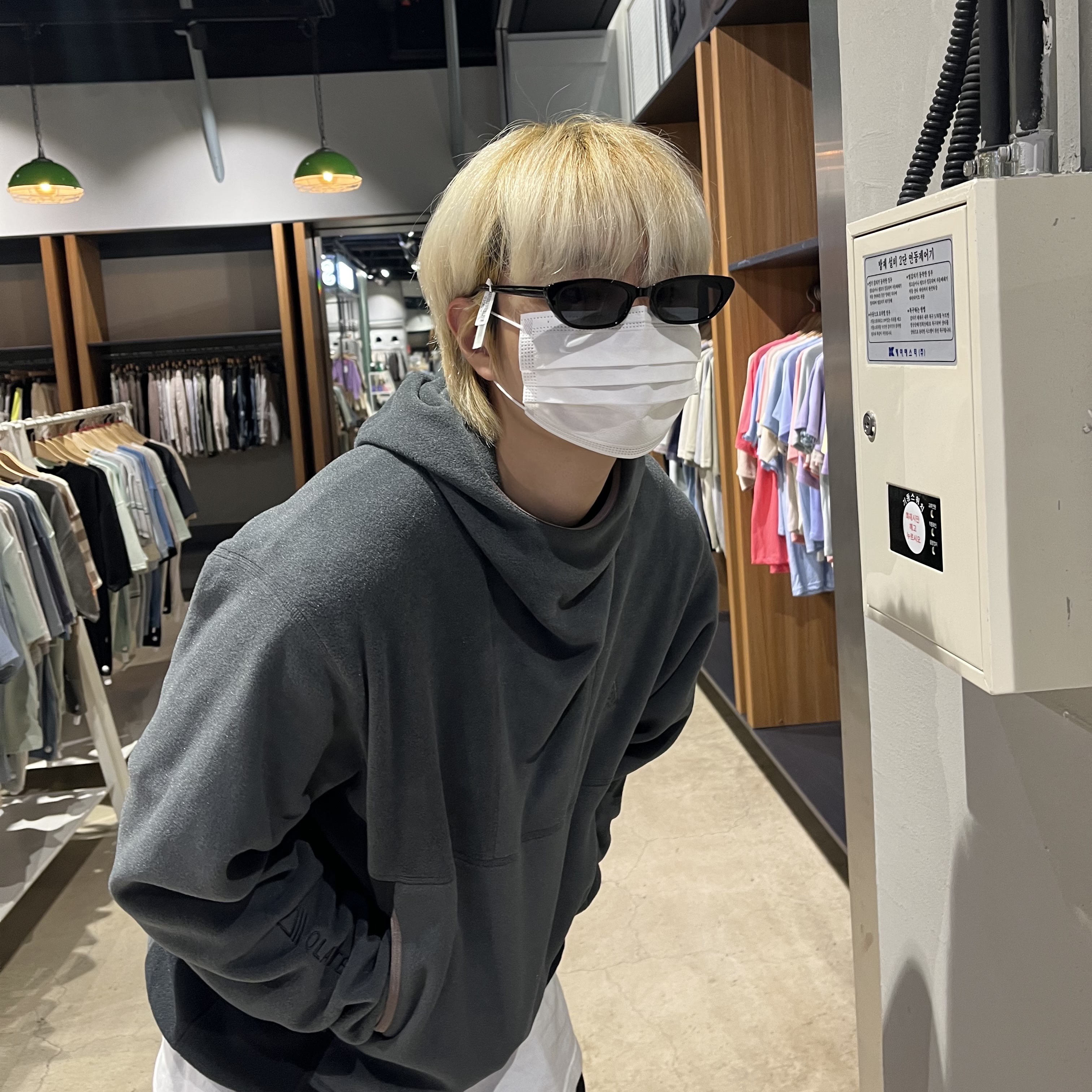 Nike ACG Polartec Wolf Tree Pullover Hoodie Dark Smoke Grey 착용 스타일