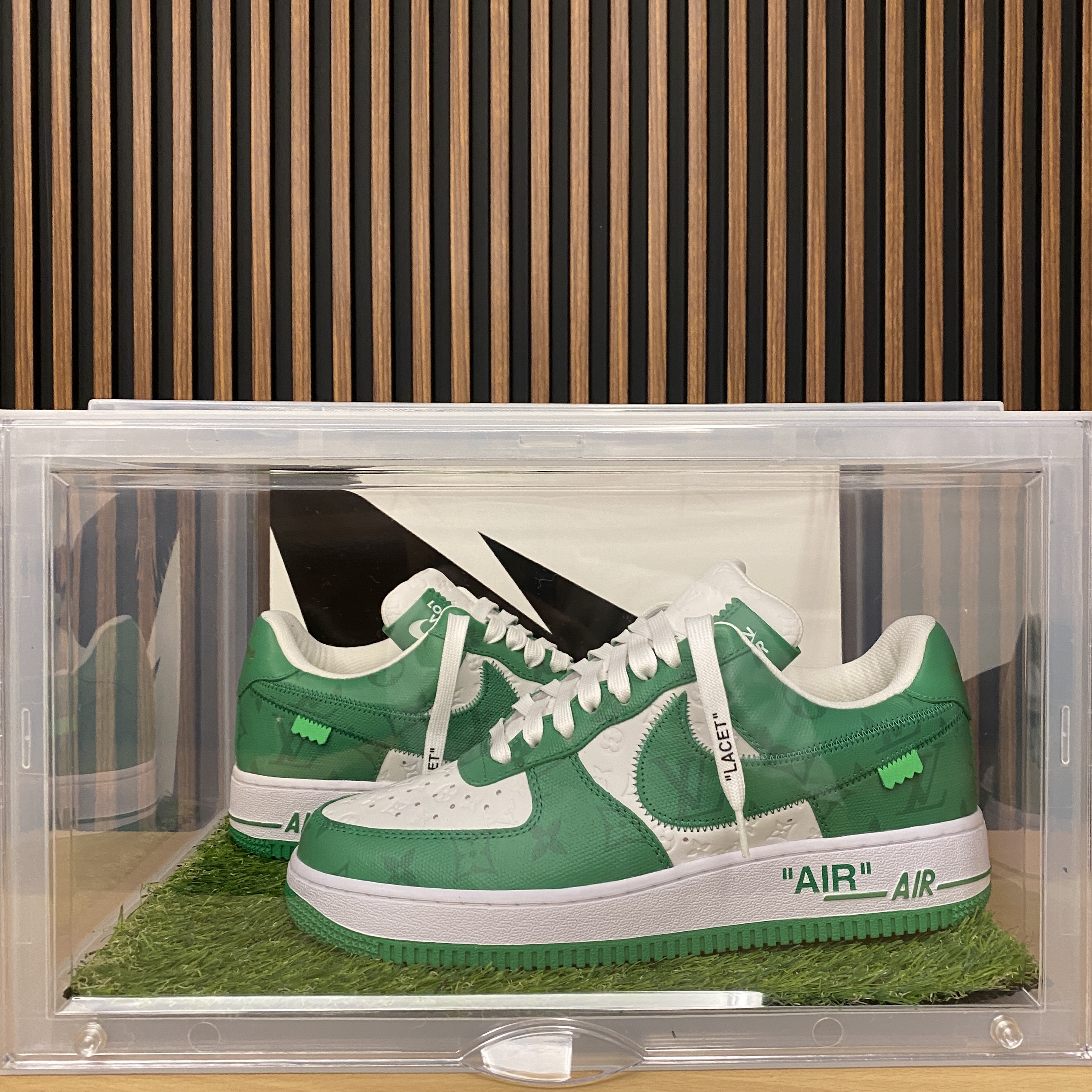 Louis Vuitton x Nike Air Force 1 Low by Virgil Abloh White Gym Green 착용 스타일
