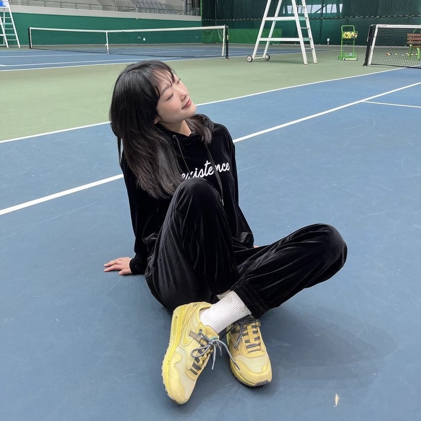 Nike x Travis Scott Air Max 1 Cact.us Gold 착용 스타일 - 3