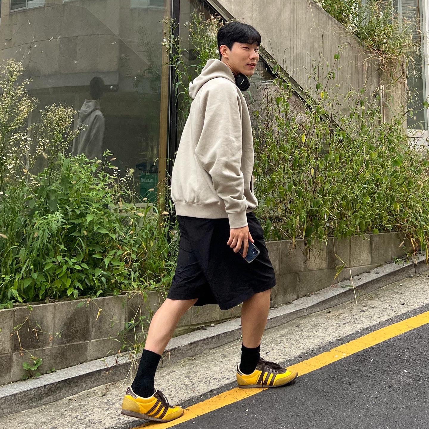 Essentials Hoodie Smoke - 22FW, Adidas x Wales Bonner Japan Shoes Hazy Yellow Dark Brown 착용 스타일 - 3