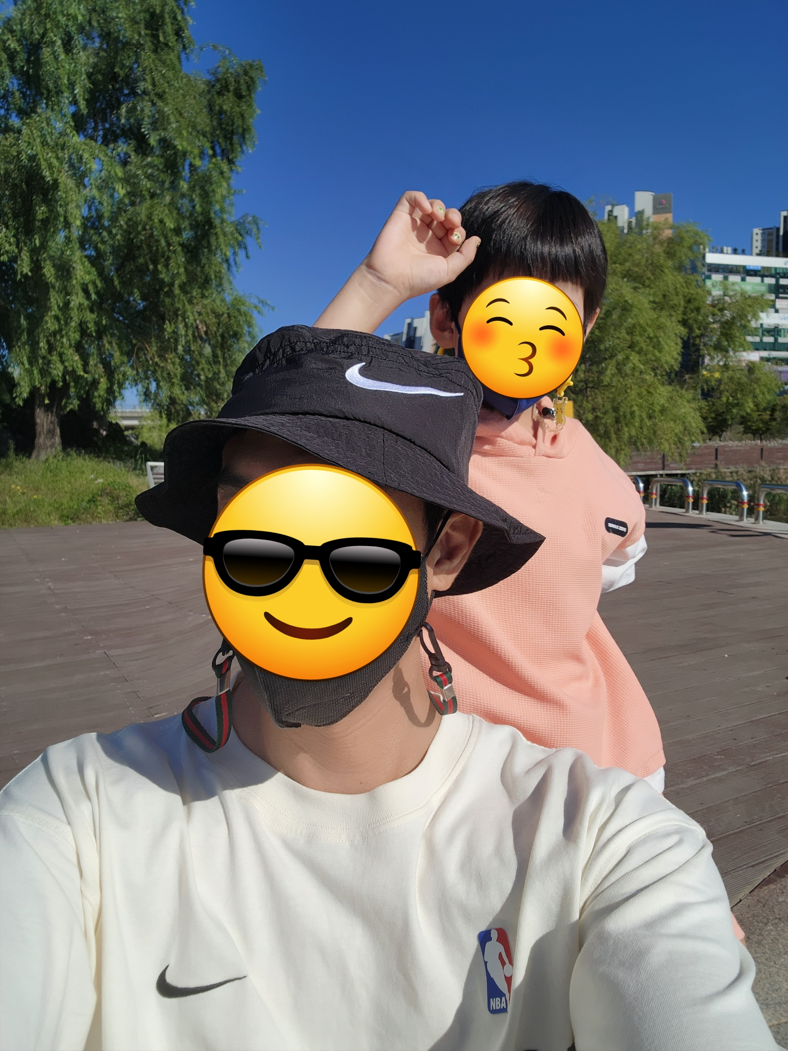 Nike x Fear of God Warm Up T-Shirt Pale Ivory, Nike x Stussy Bucket Hat Black 착용 스타일