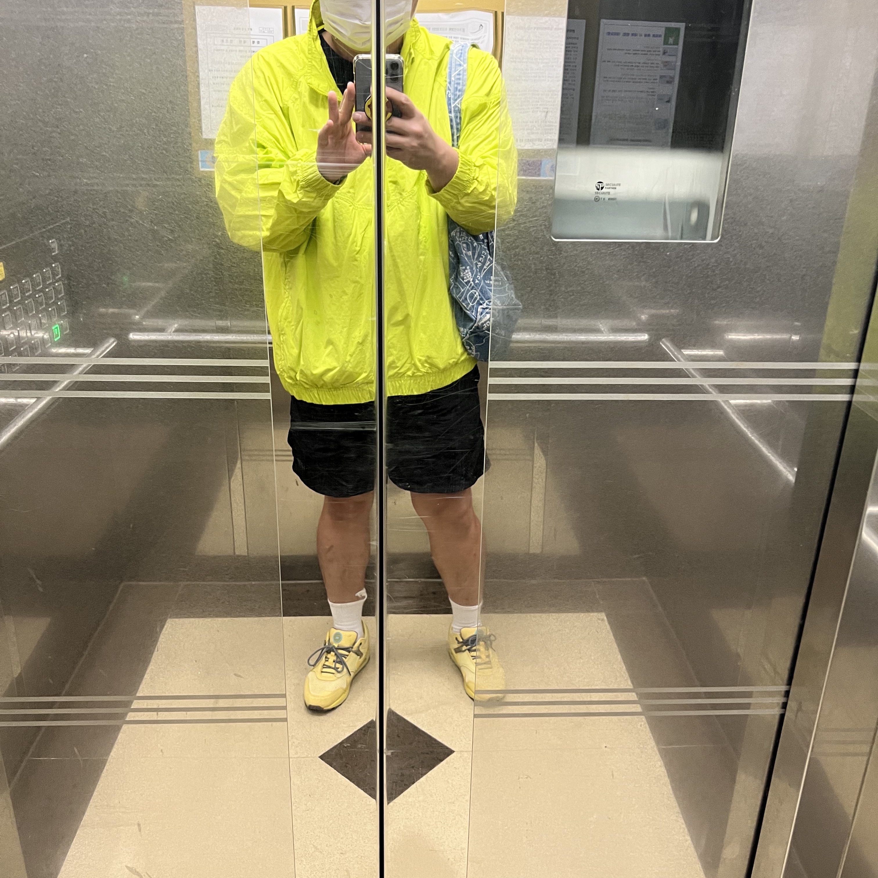 Nike x Travis Scott Air Max 1 Cact.us Gold, Nike x Stussy Windrunner Jacket Bright Cactus 착용 스타일 - 2