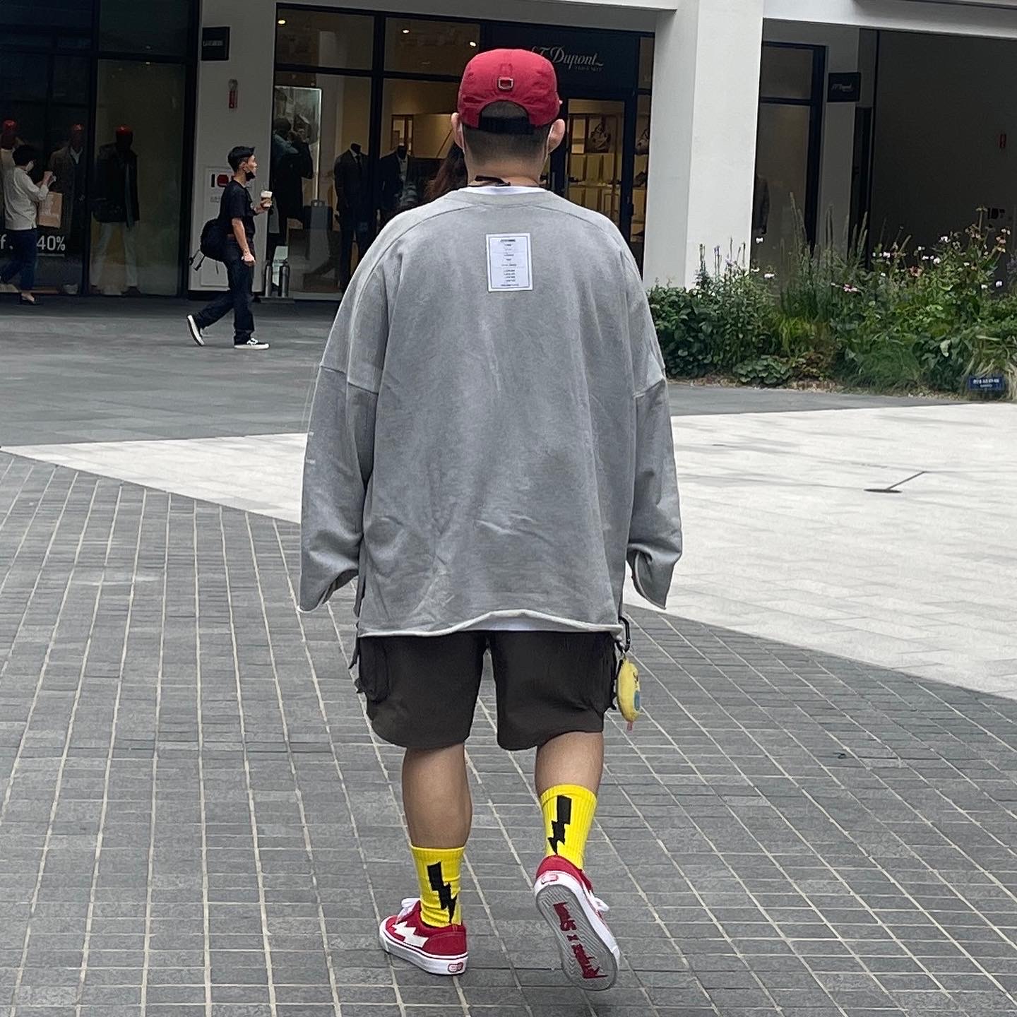 Nike ACG Cargo Shorts Sequoia - US/EU, Supreme Gradient Piping Camp Cap Red - 21SS 착용 스타일 - 1