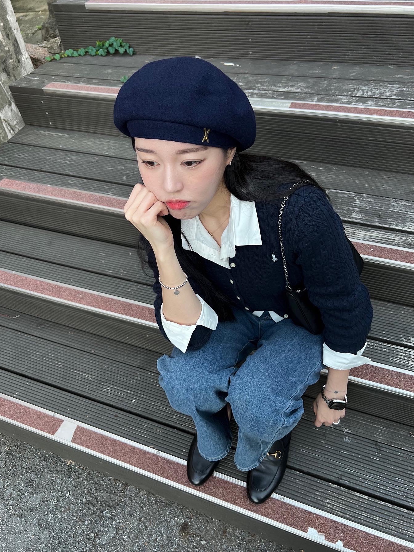 (W) Gucci Princetown Leather Slipper Black, Prada Re-Edition 2005 Re-Nylon Shoulder Bag Black 착용 스타일 - 2