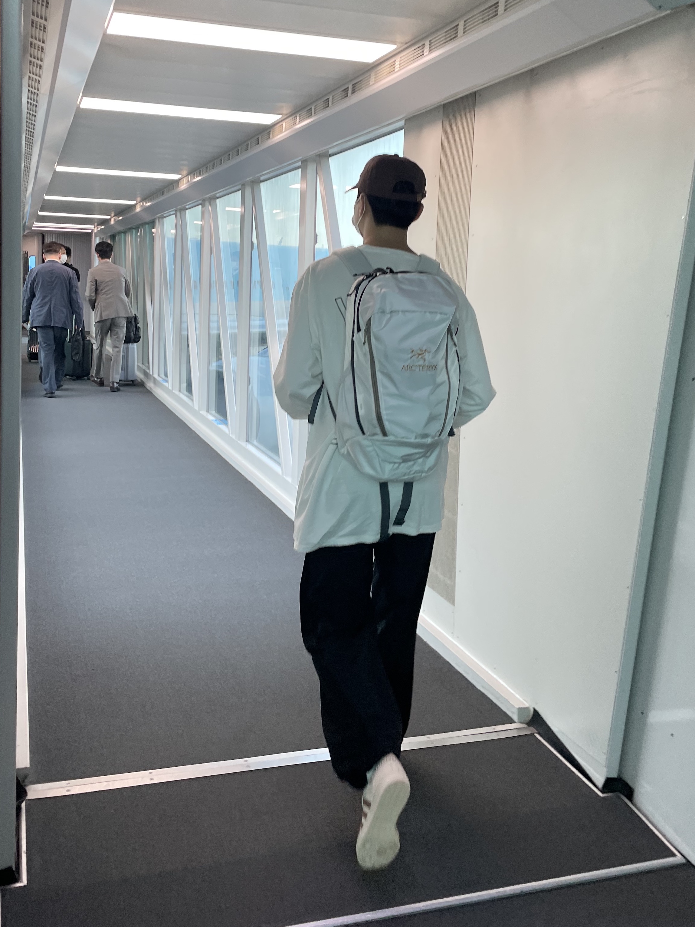 Arc'teryx x Beams Mantis 26 Backpack White 착용 스타일 - 1