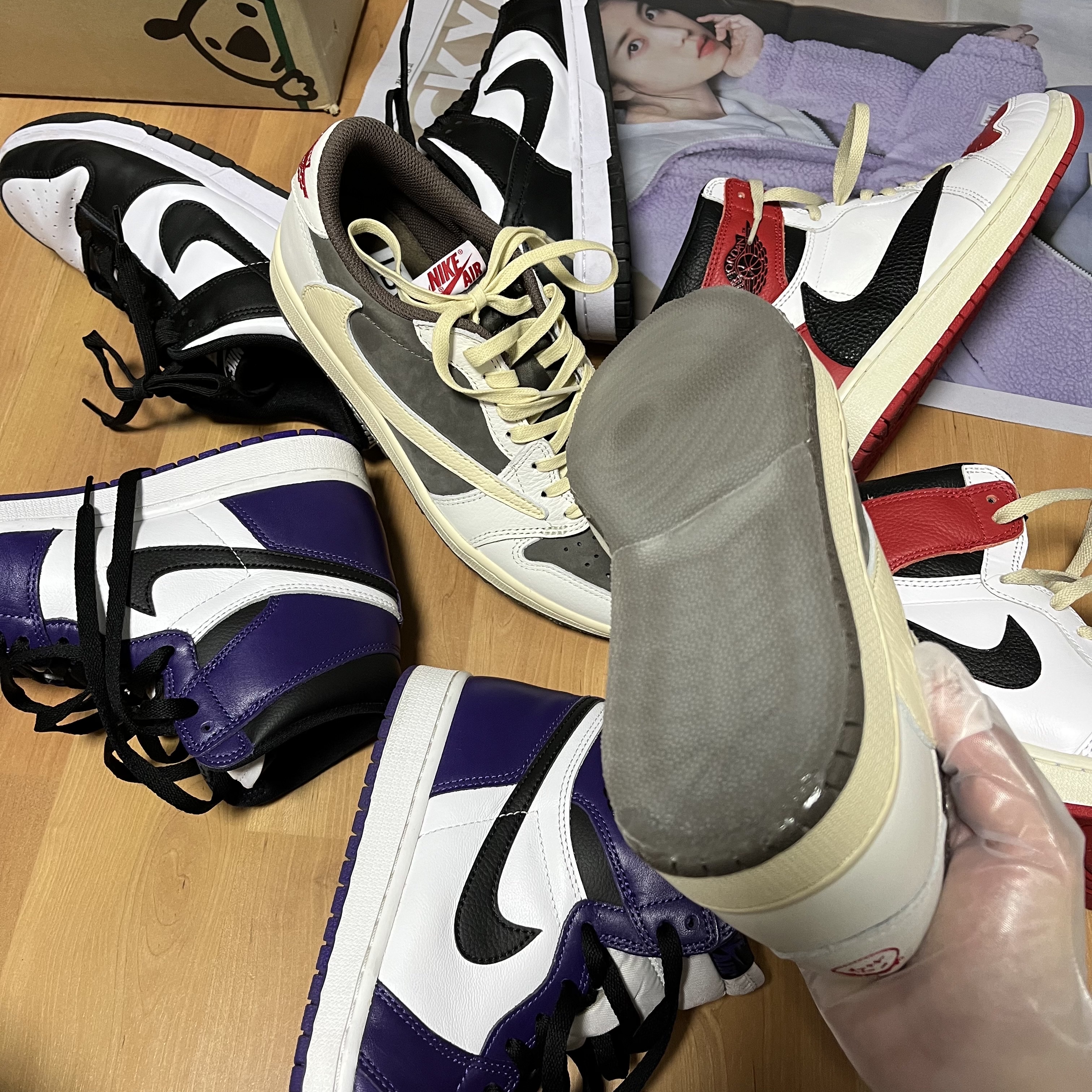Jordan 1 x Travis Scott Retro Low OG SP Sail and Ridgerock, Jordan 1 Retro High OG Court Purple 2020 착용 스타일