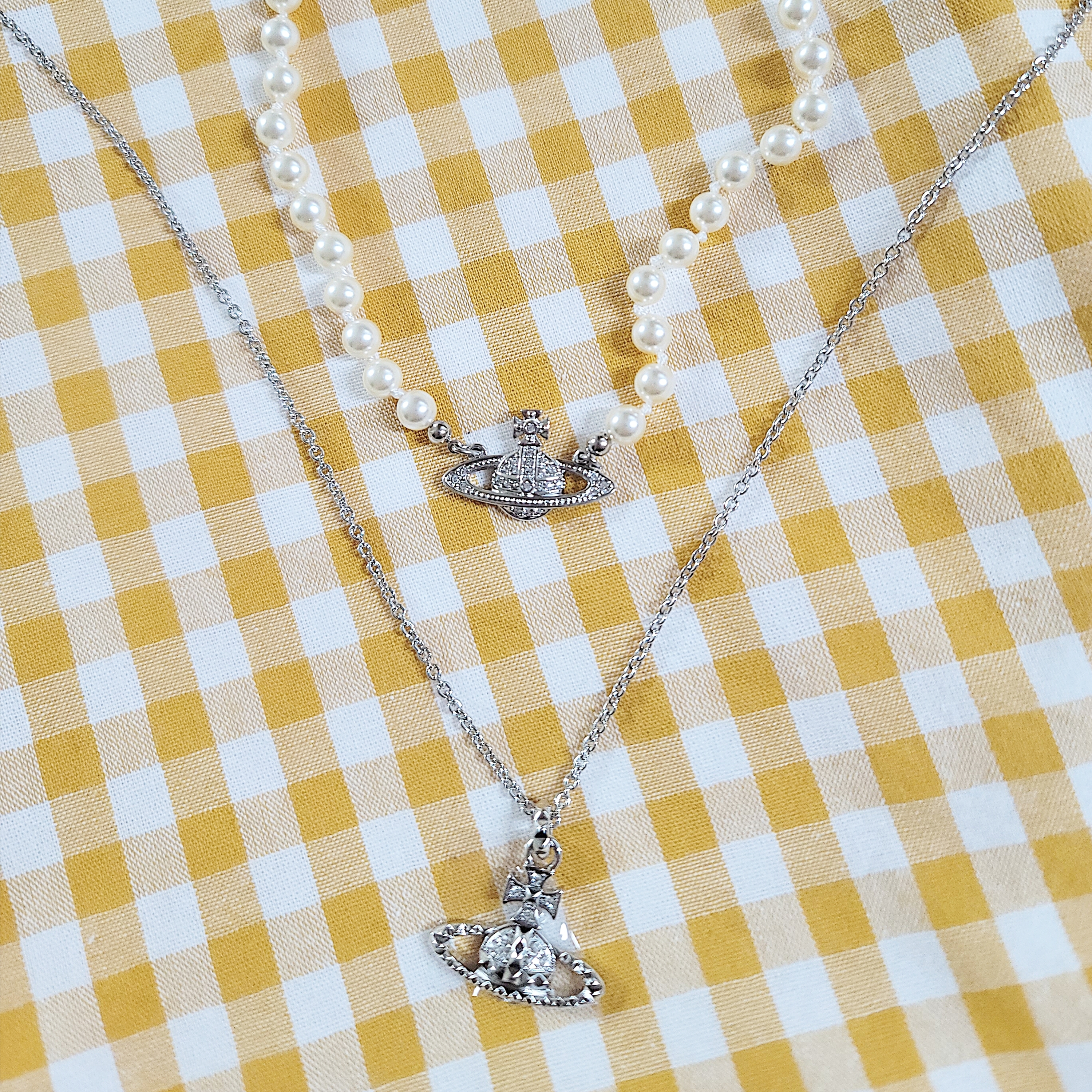 Vivienne Westwood Mayfair Bas Relief Pendant Silver 착용 스타일