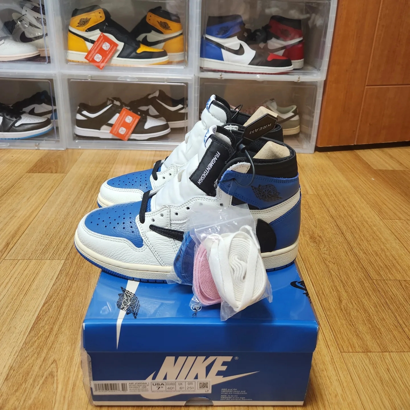 Jordan 1 x Travis Scott x Fragment Retro High OG SP Military Blue 착용 스타일 - 3