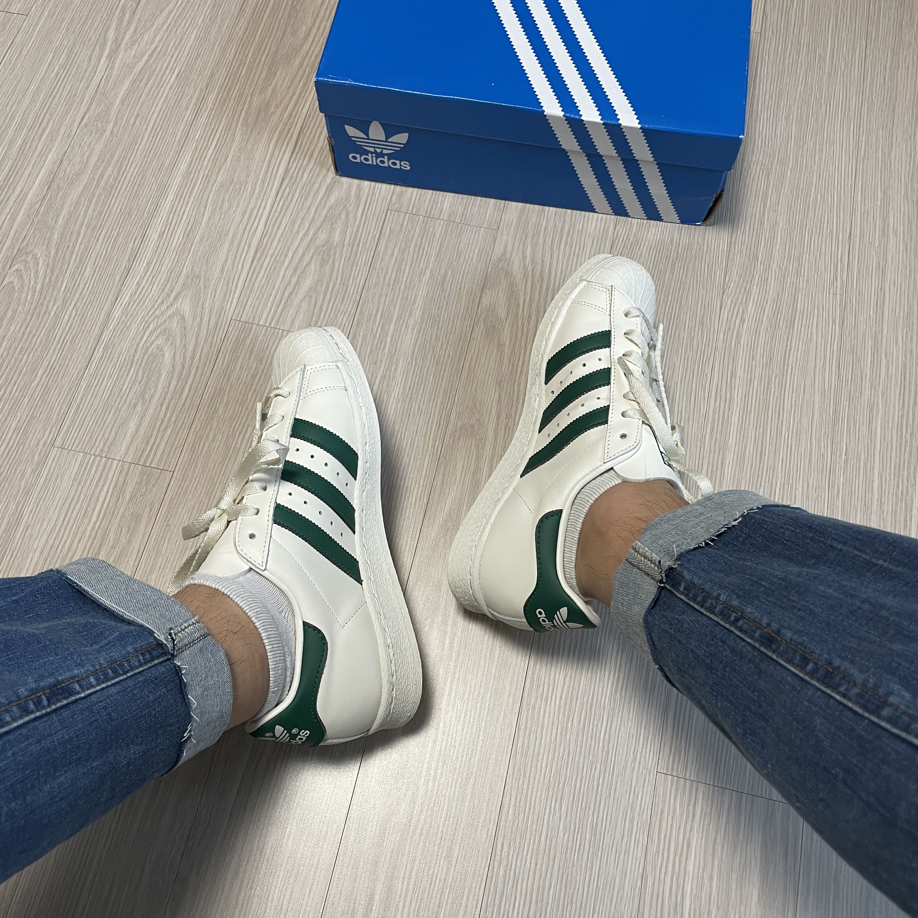 Adidas Superstar 82 Off White Dark Green 착용 스타일 - 2