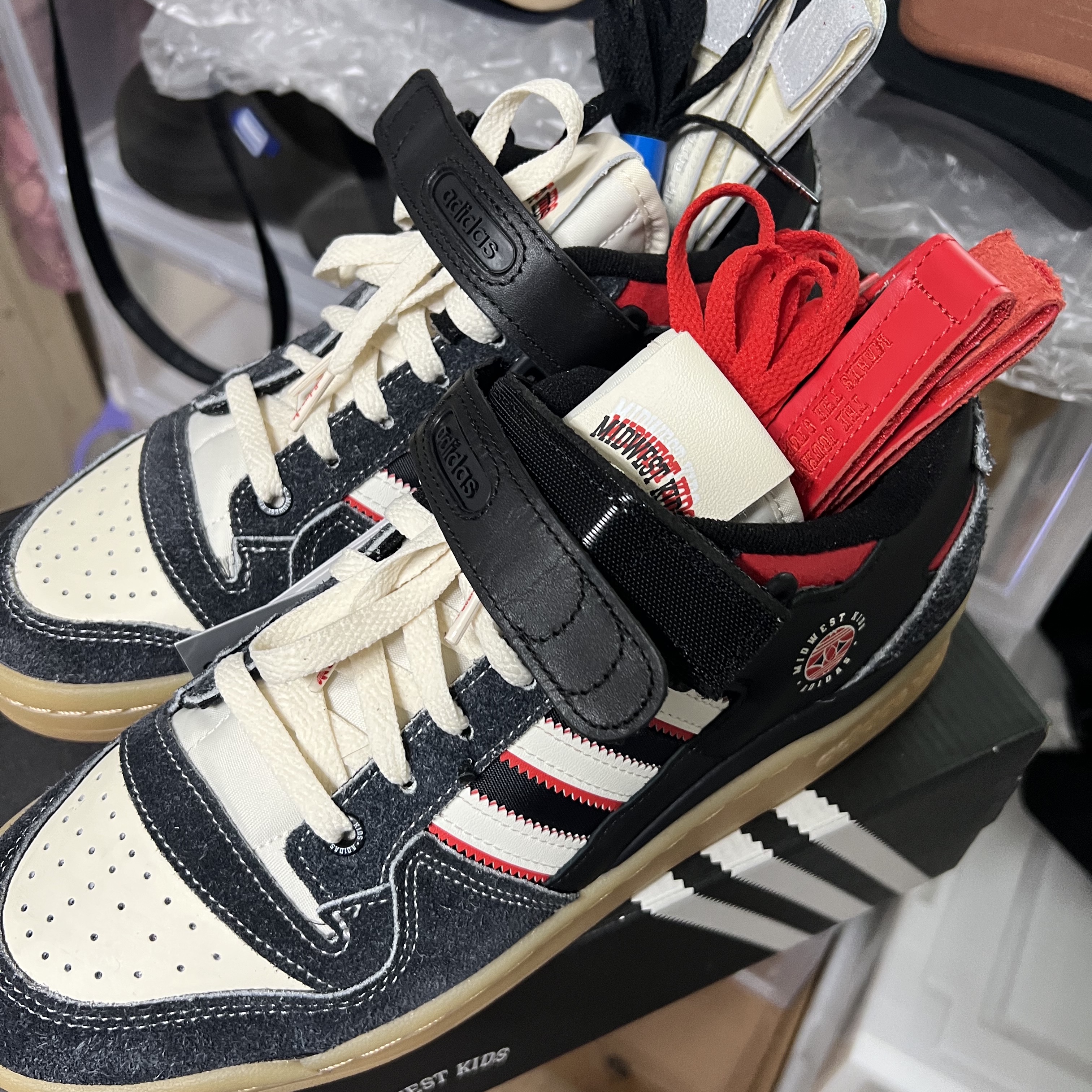 Adidas x Midwest Kids Forum 84 Low Black 착용 스타일 - 3