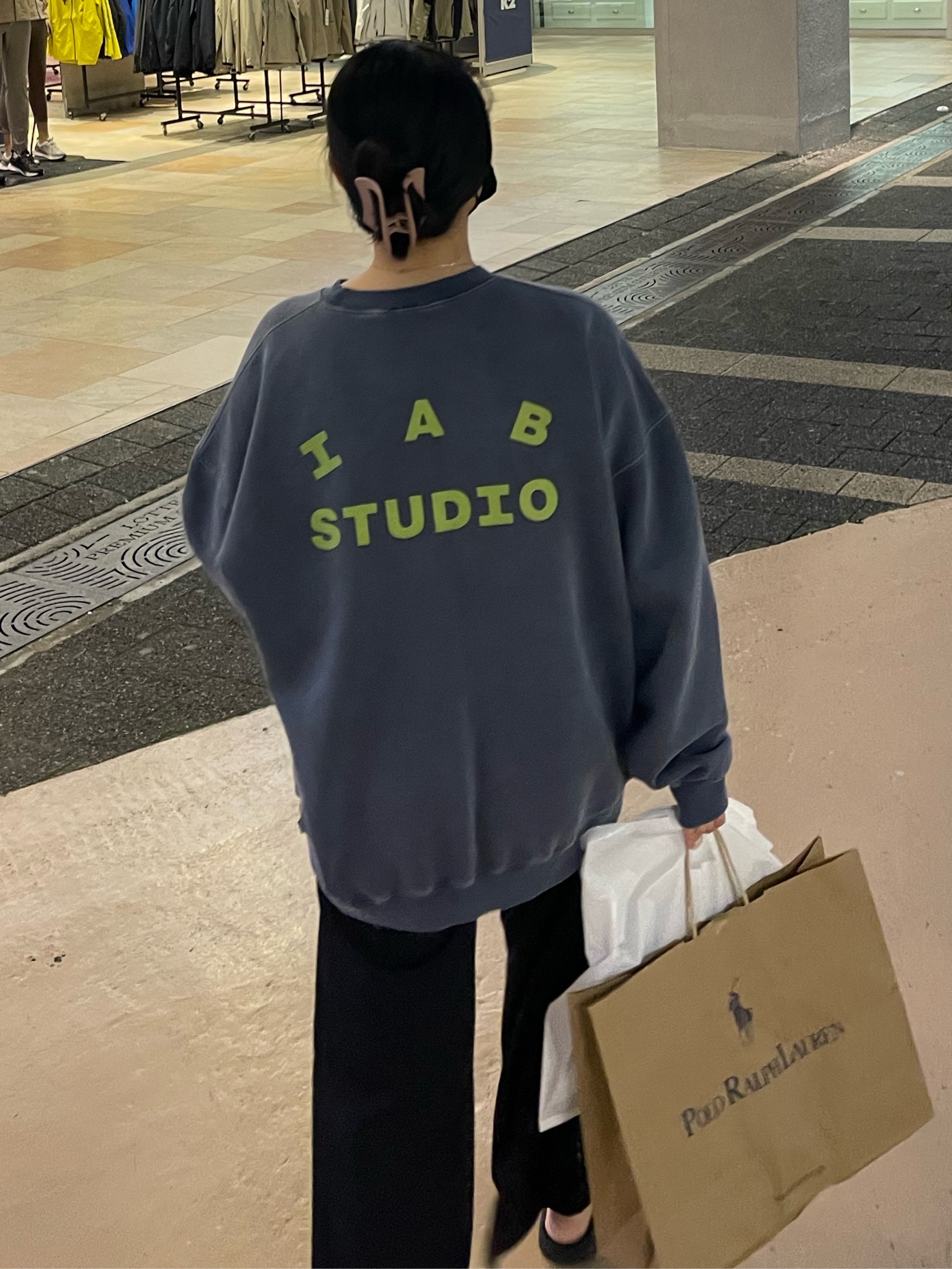 IAB Studio Pigment Sweatshirt Navy, Oofos OOriginal Black 착용 스타일