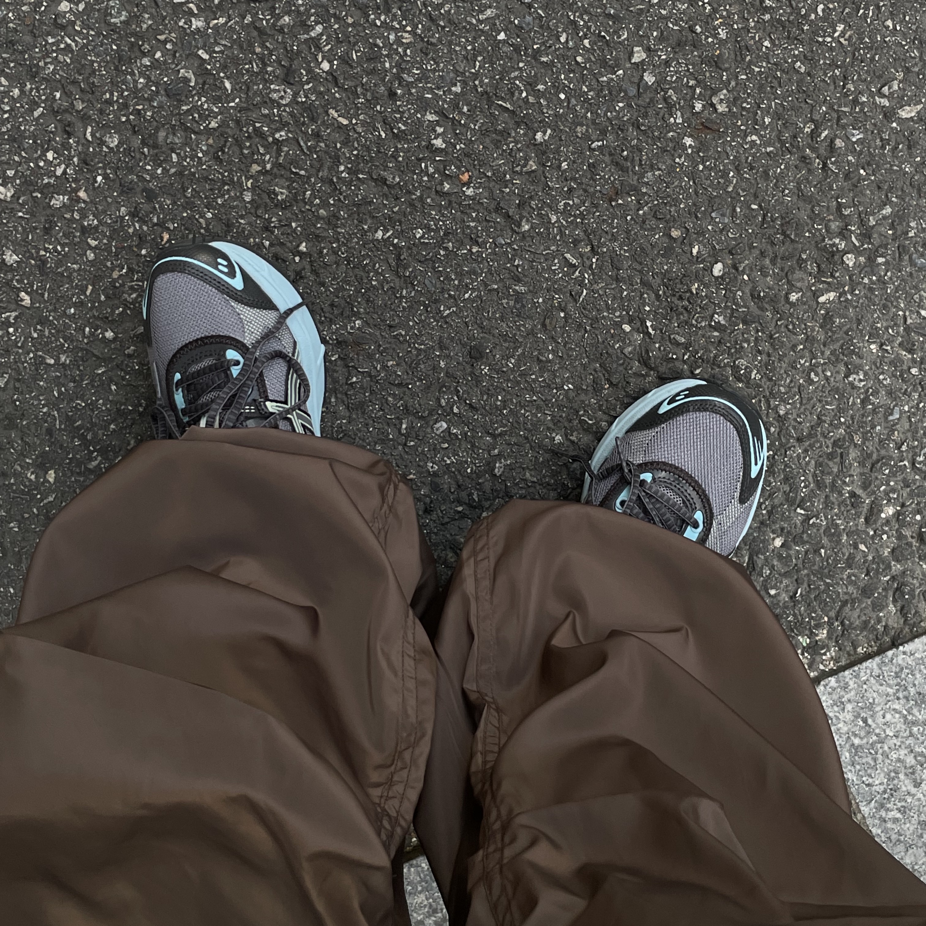 Asics UB2-S Gel-1130 Metropolis Lichen Rock 착용 스타일